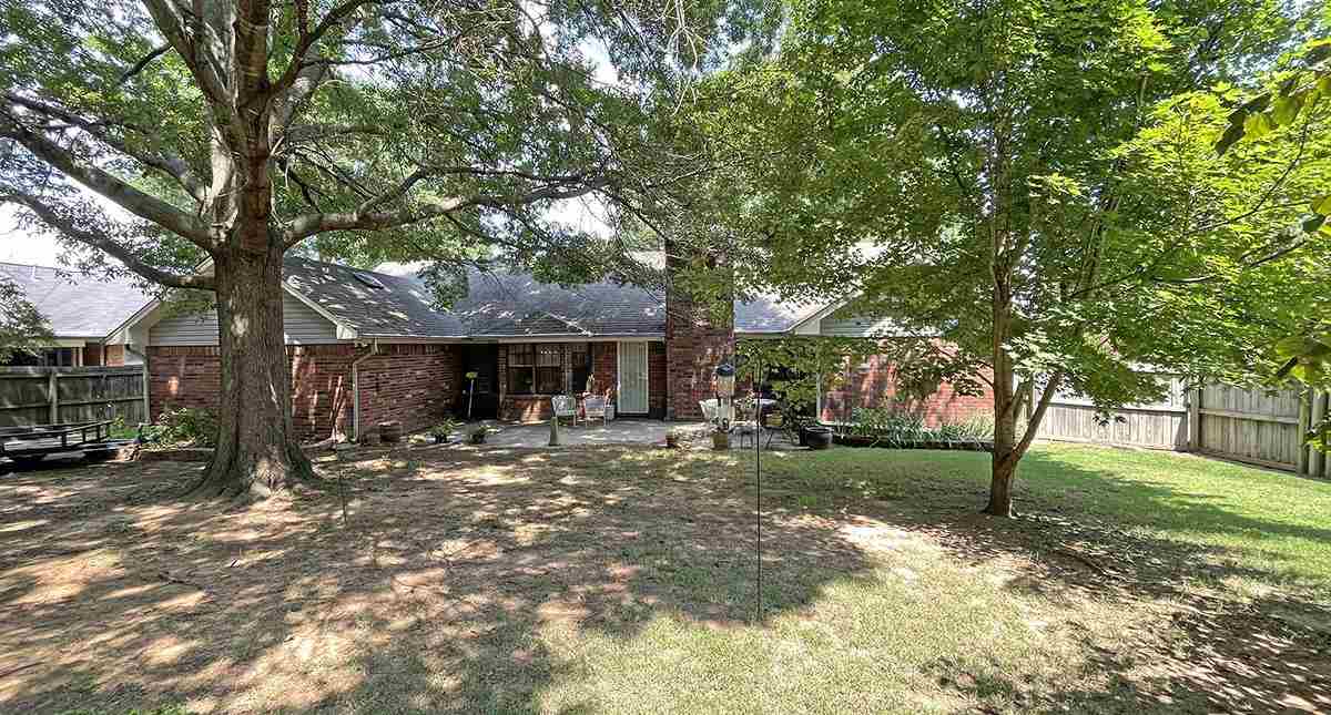 909 Heather Circle