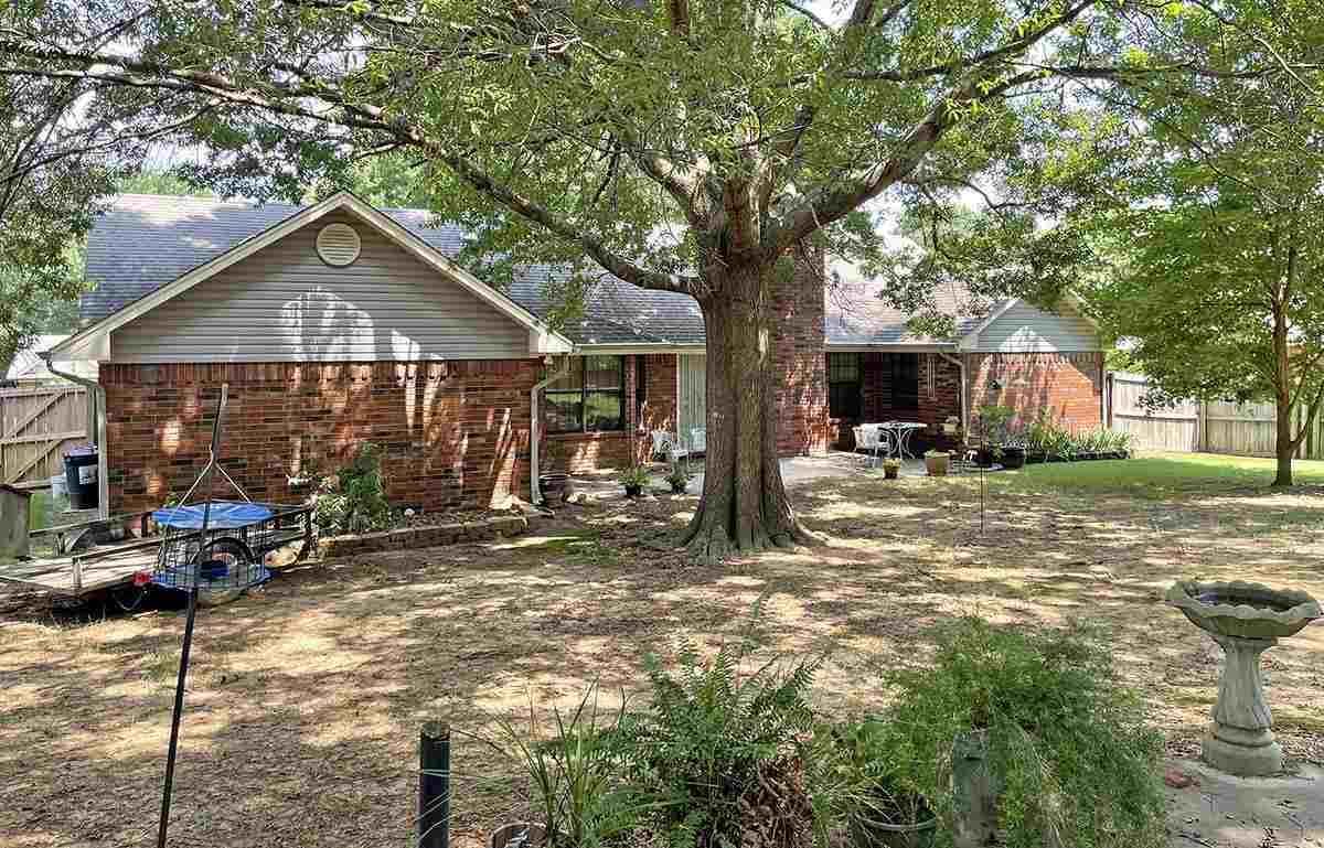 909 Heather Circle