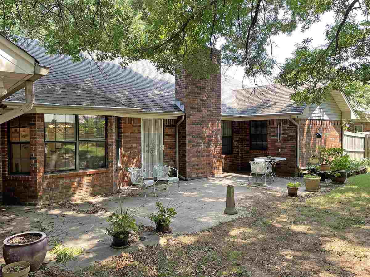 909 Heather Circle