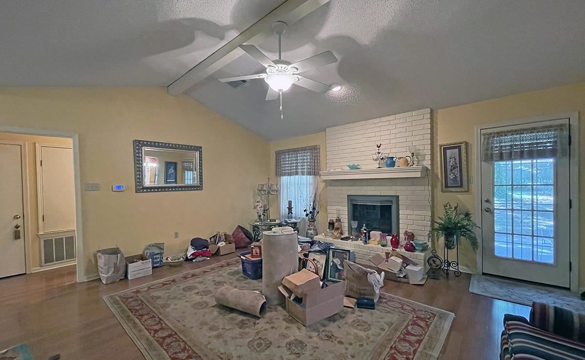 909 Heather Circle