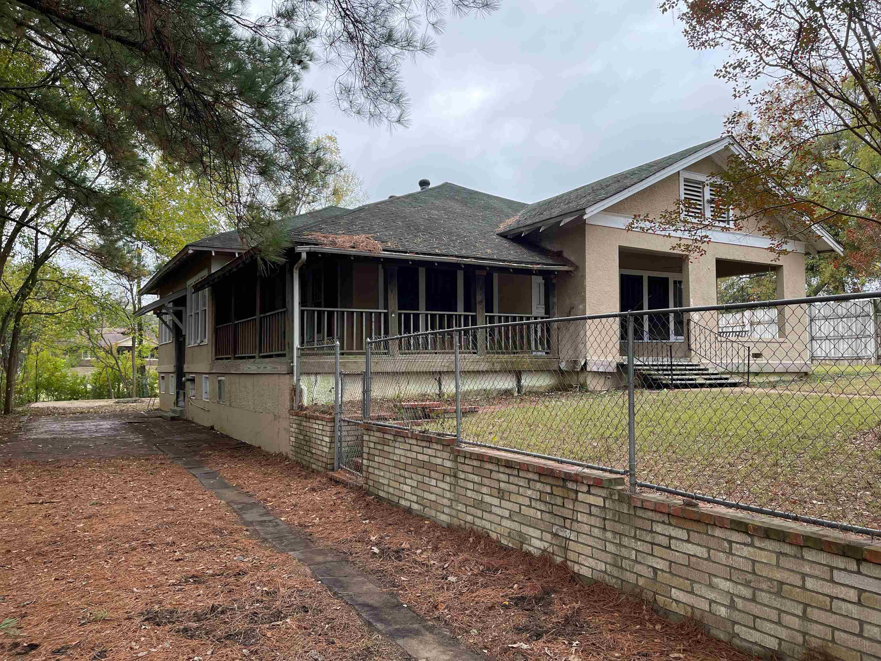 827 DeQueen Avenue, De Queen, AR 71832