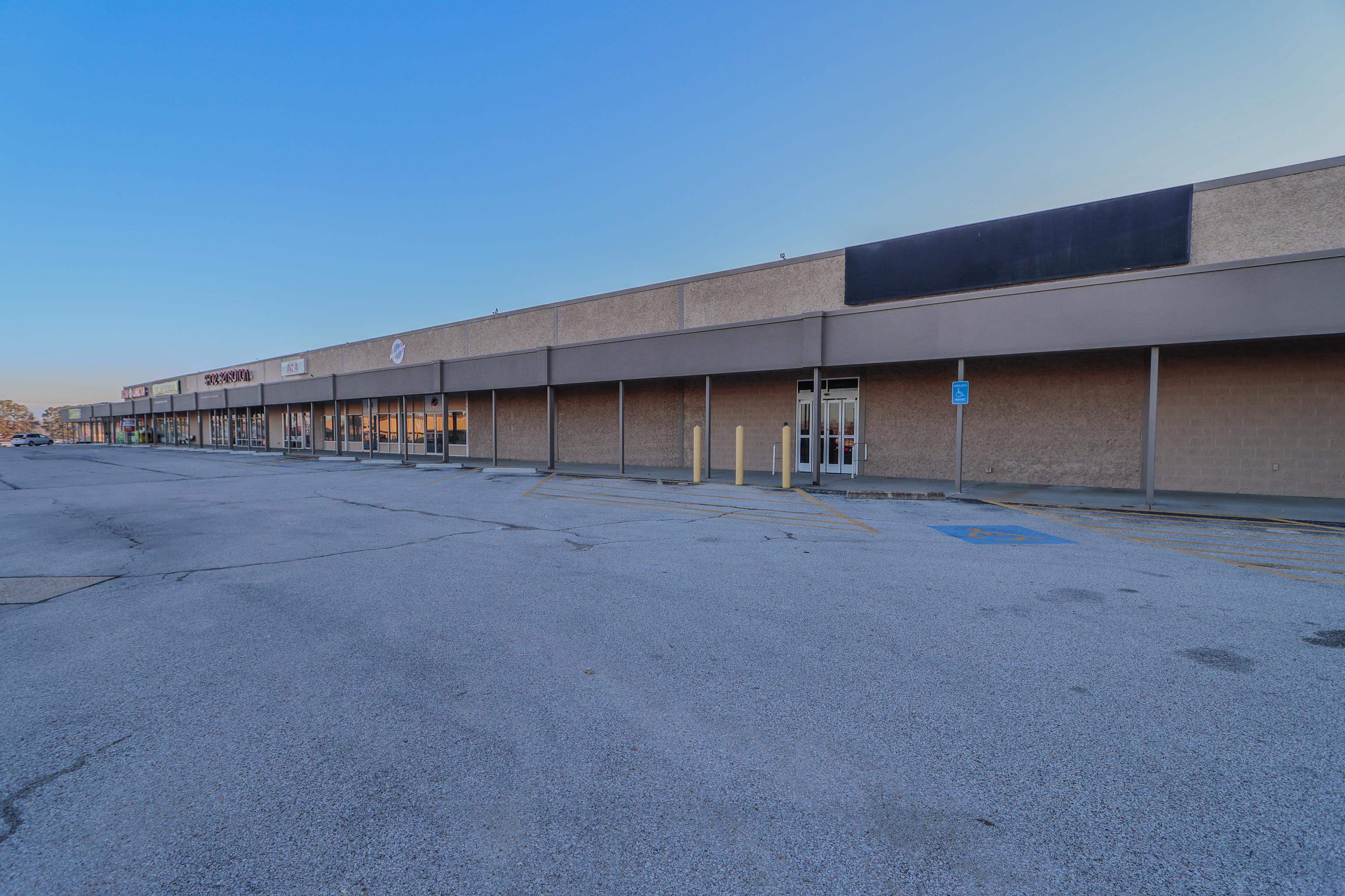 1723 W KINGSHIGHWAY STE 4 PARAGOULD PLAZA STE 4 Paragould, AR