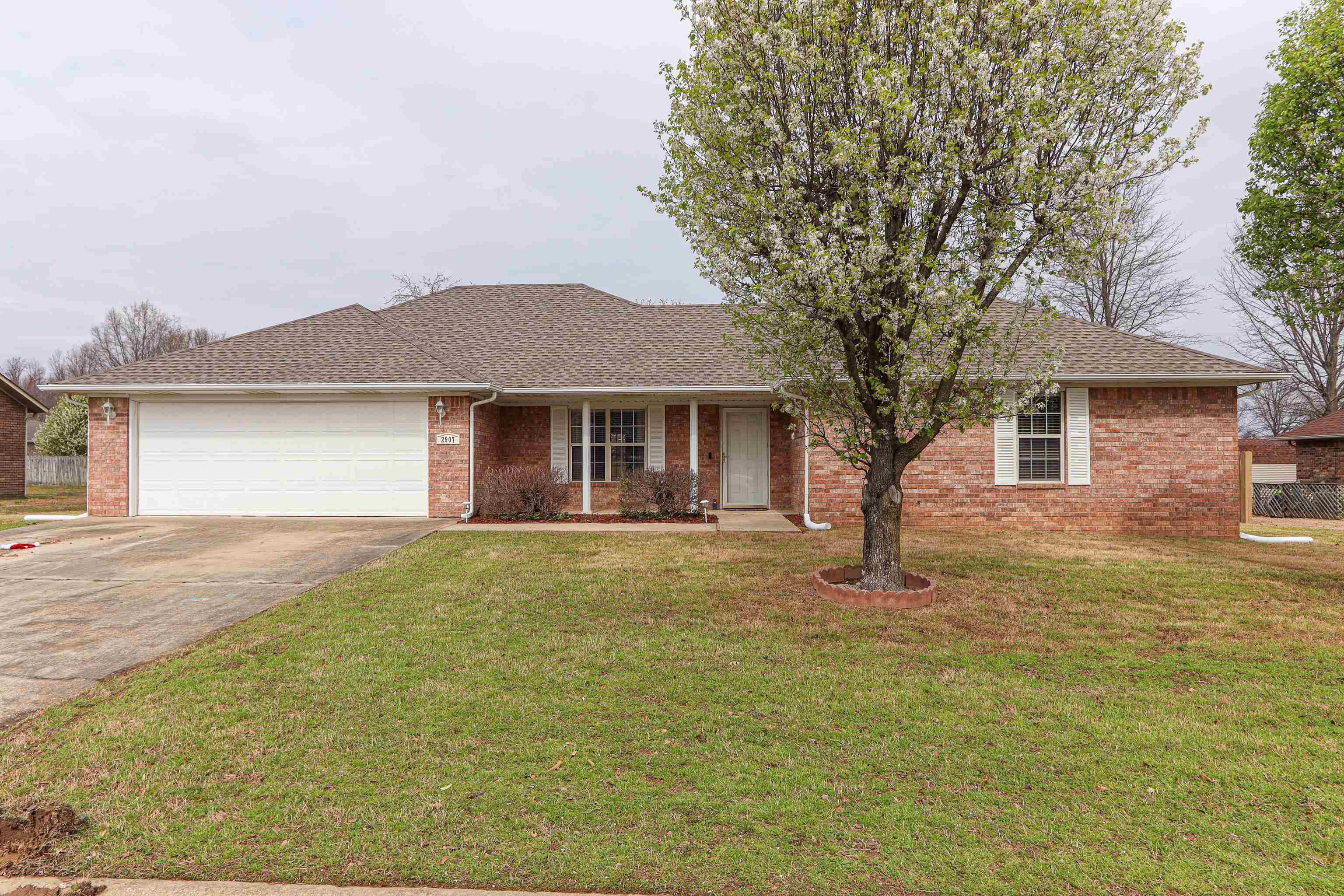 2907 Carriage Hill Dr, Paragould, AR 72450