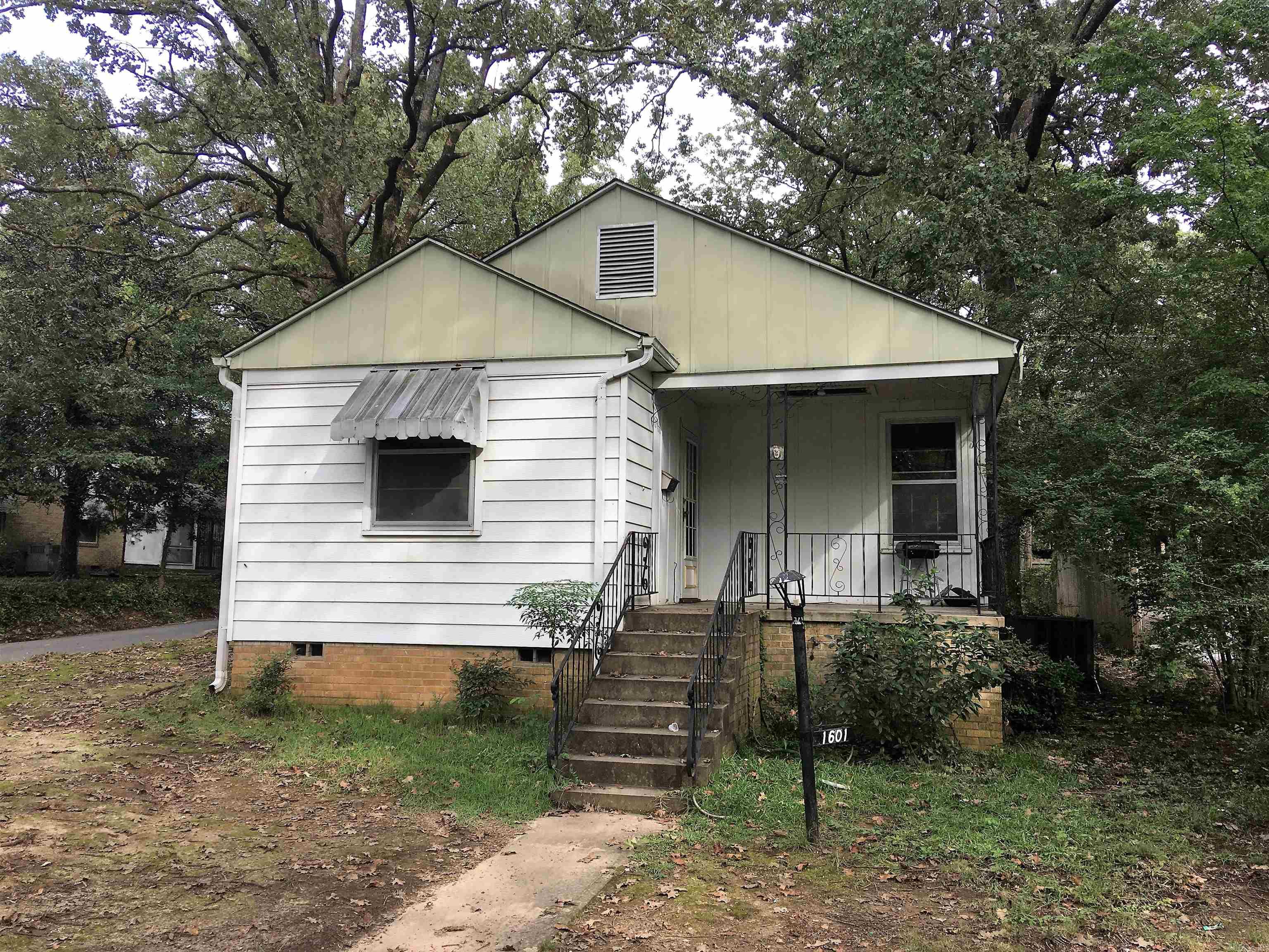 1601 S pierce