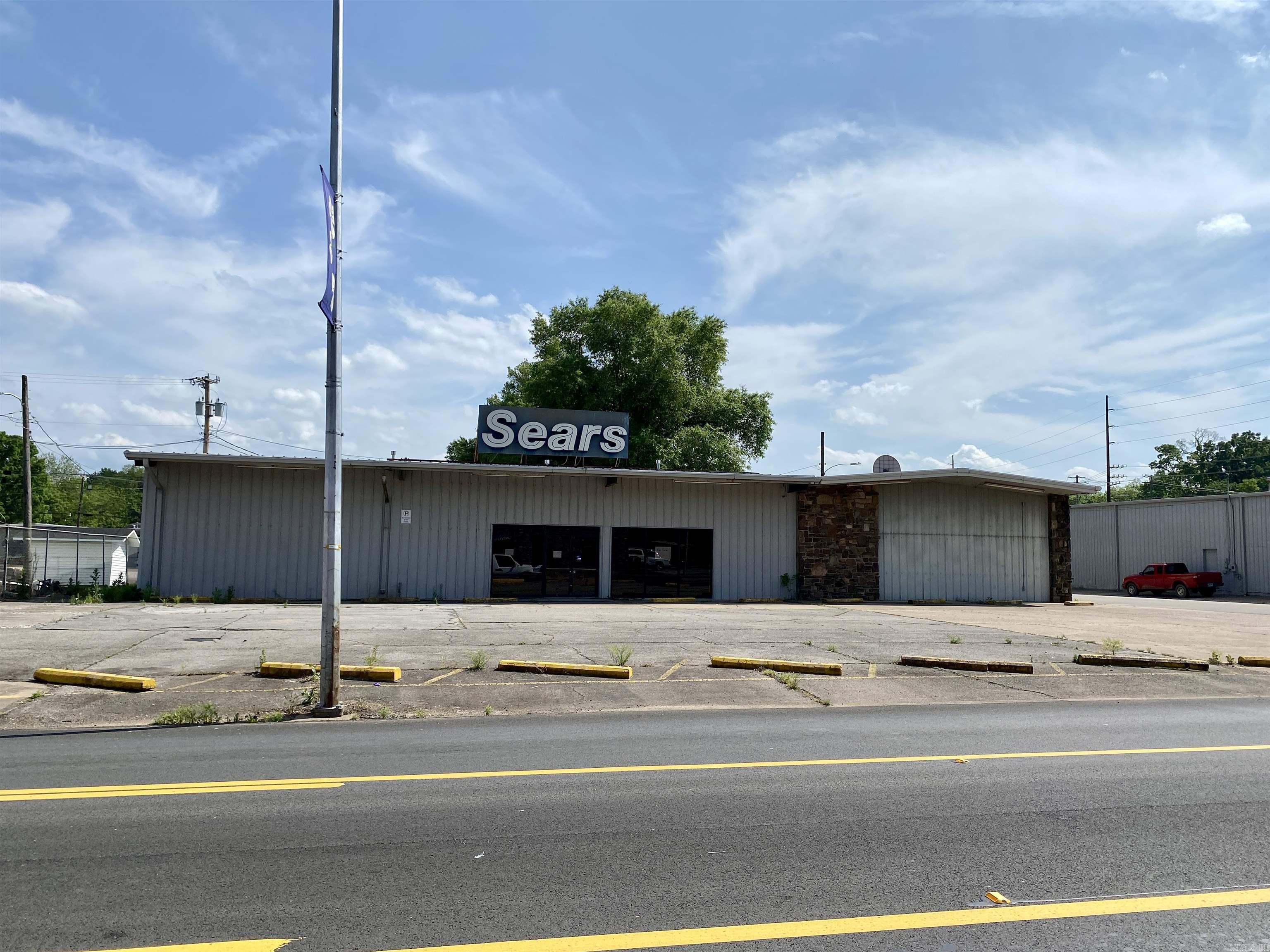 605 W Main St, Clarksville, AR 72830
