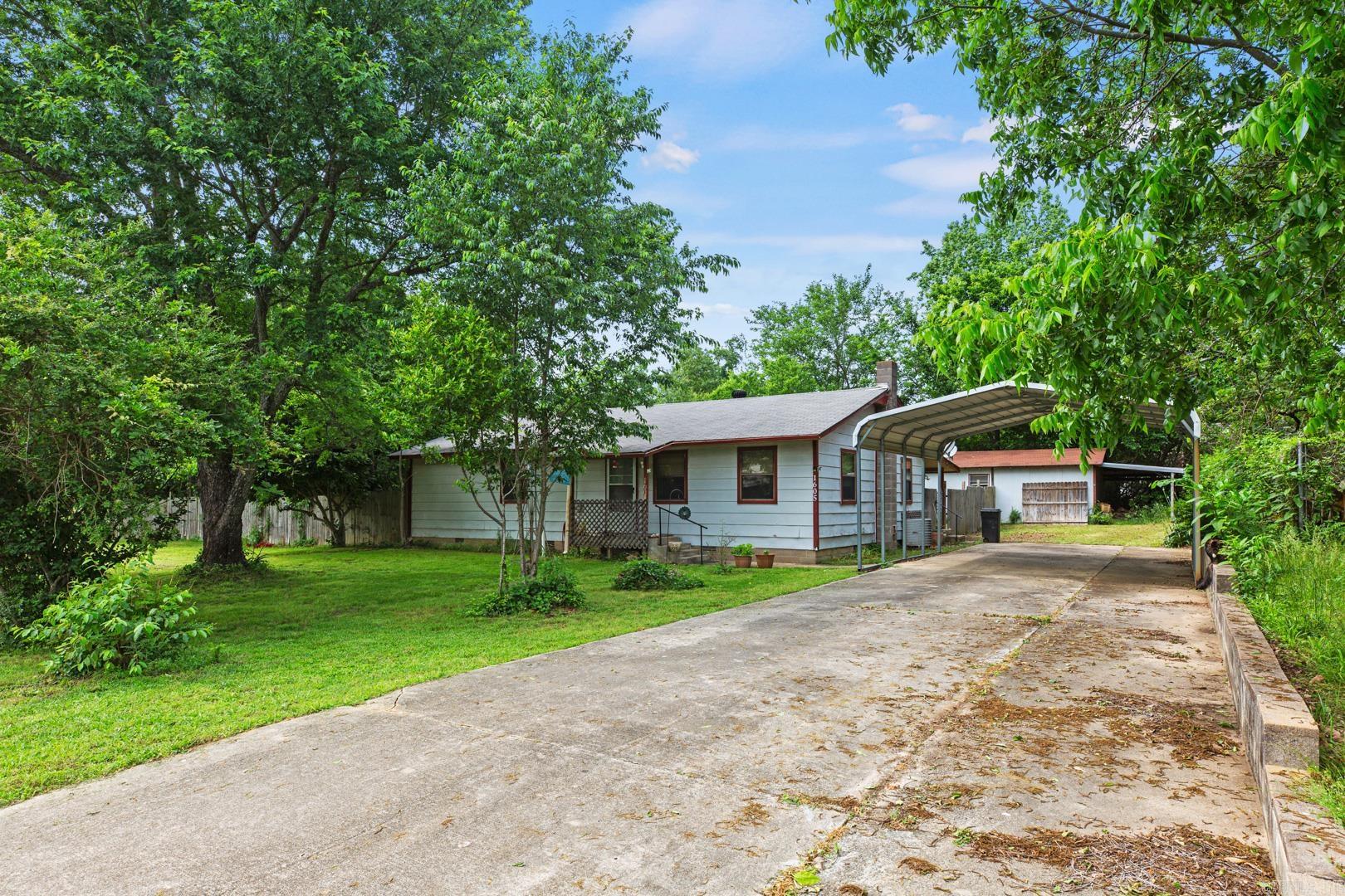 1605 Smith St, Mena, AR 71953