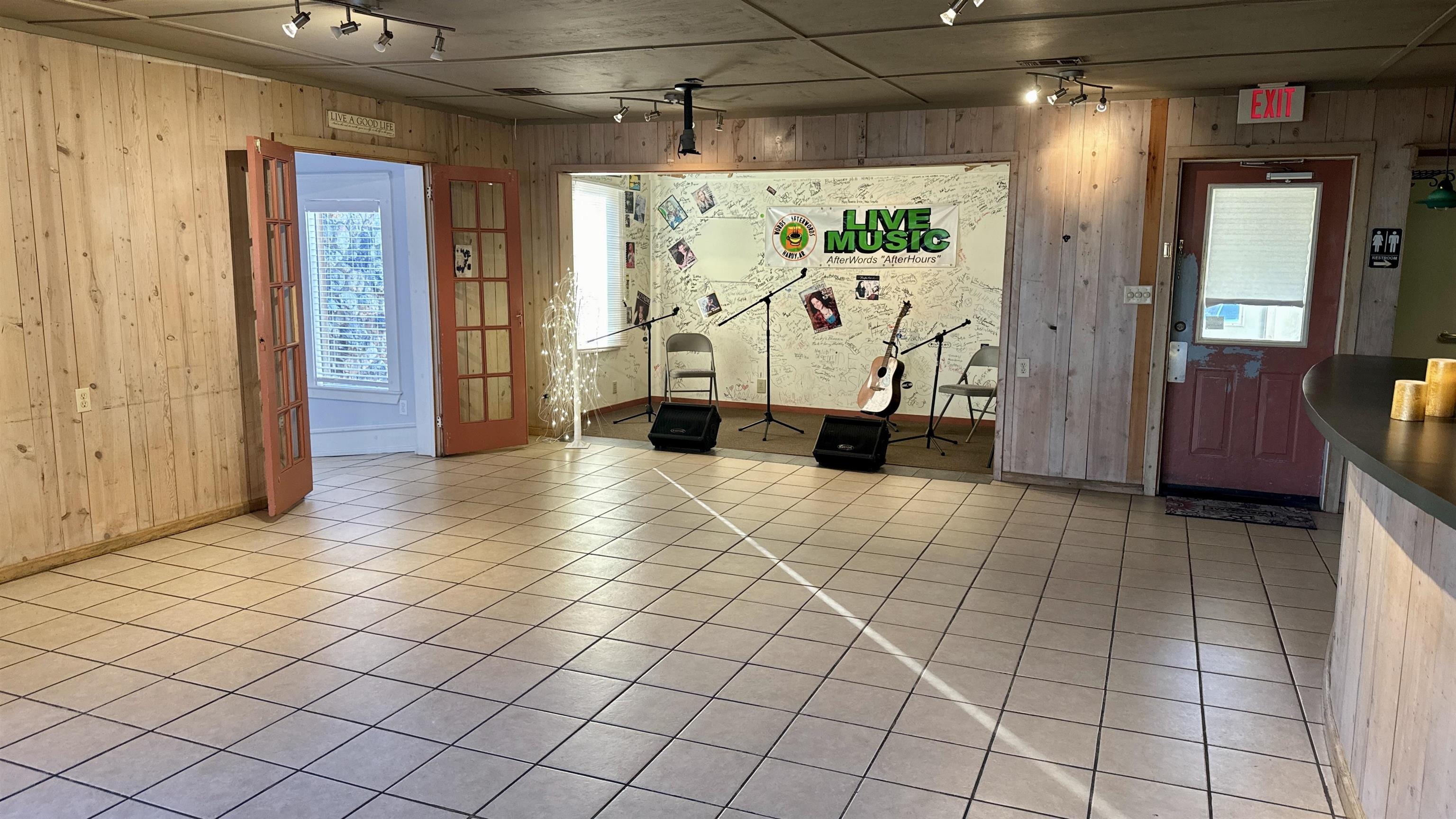 201  N Spring St  Hardy, AR
