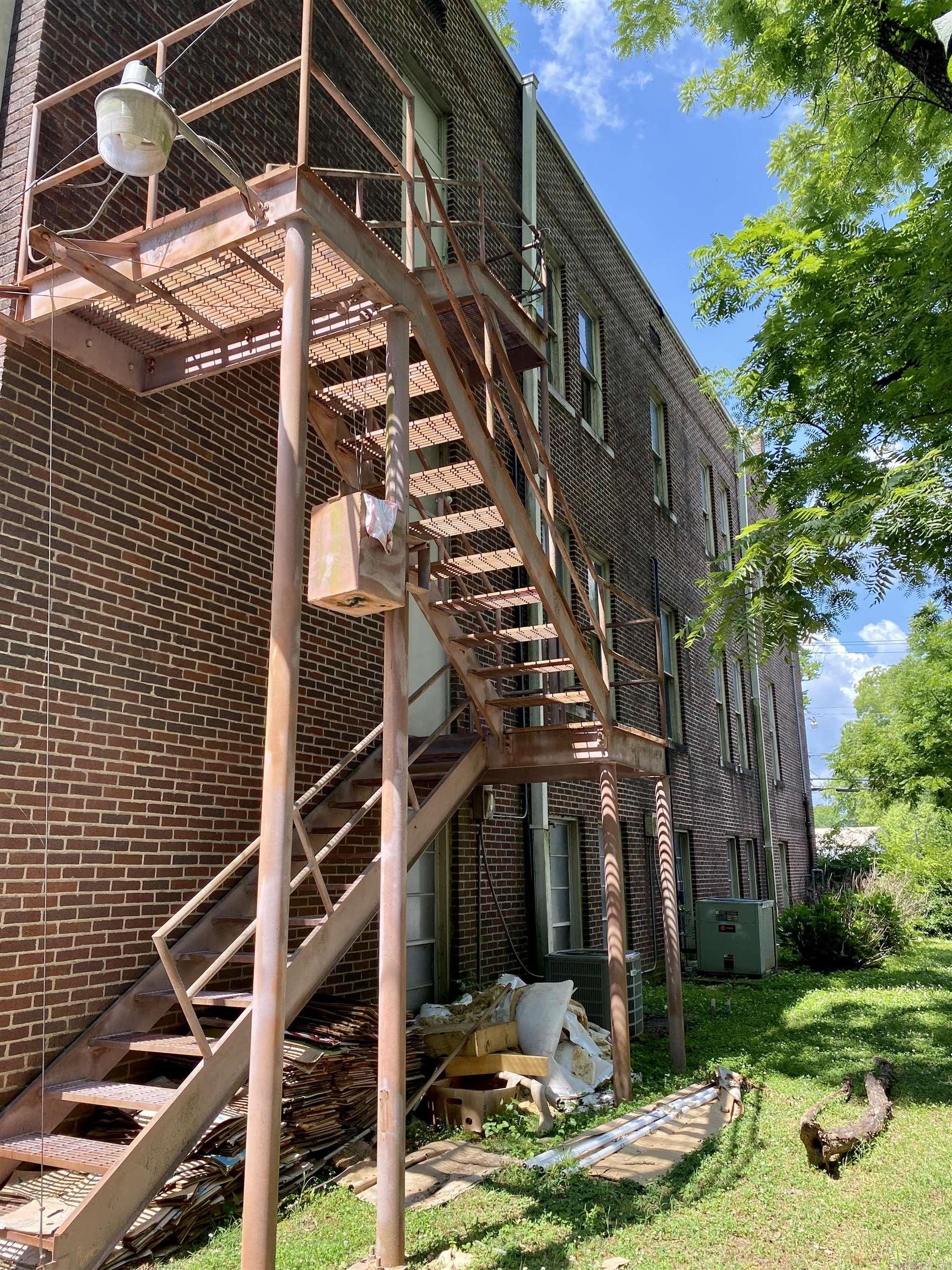 212 N College  Clarksville, AR