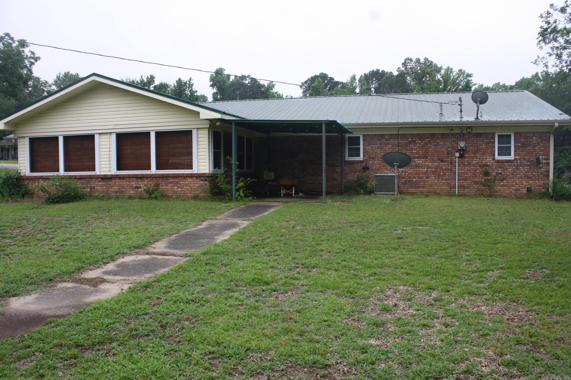 1403  Wildwood Dr.  Nashville, AR