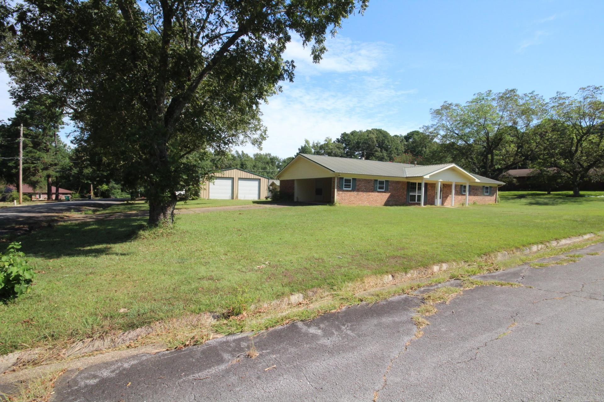 1403  Wildwood Dr.  Nashville, AR
