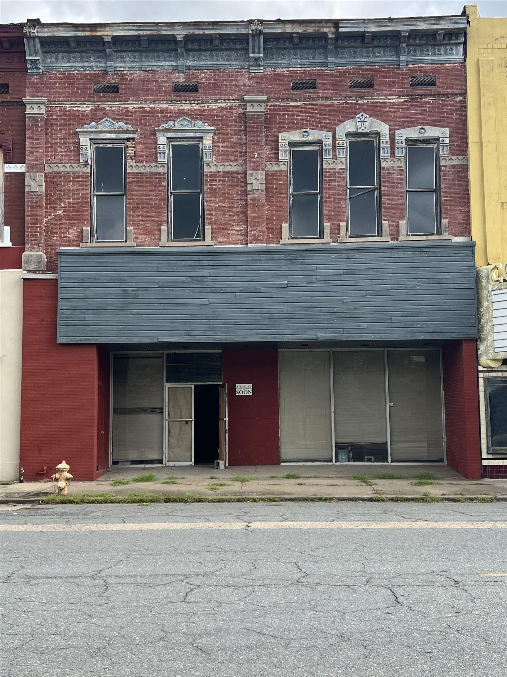 209 W 2nd  Pine Bluff, AR