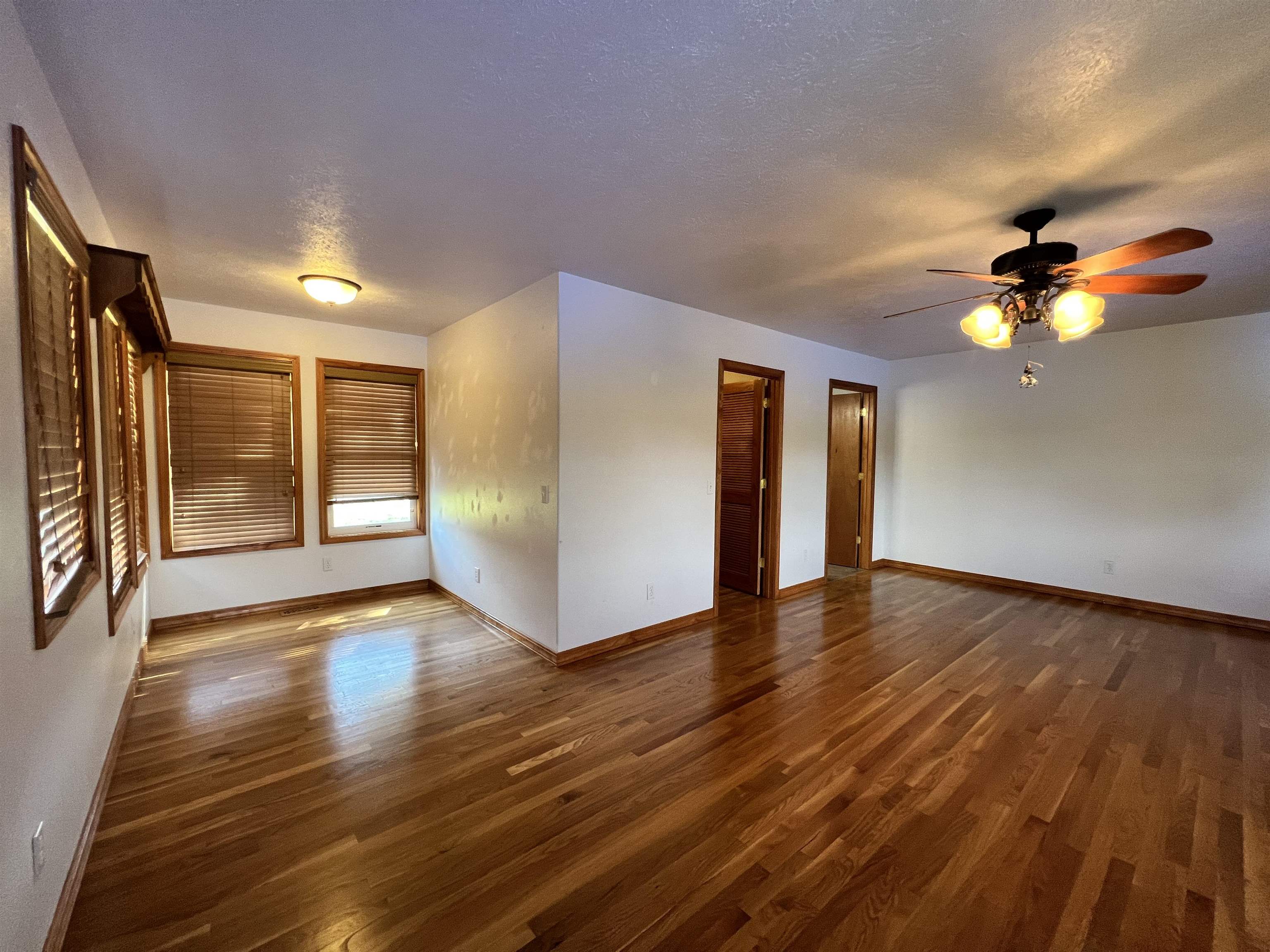 1676  Moonlight  Mammoth Spring, AR