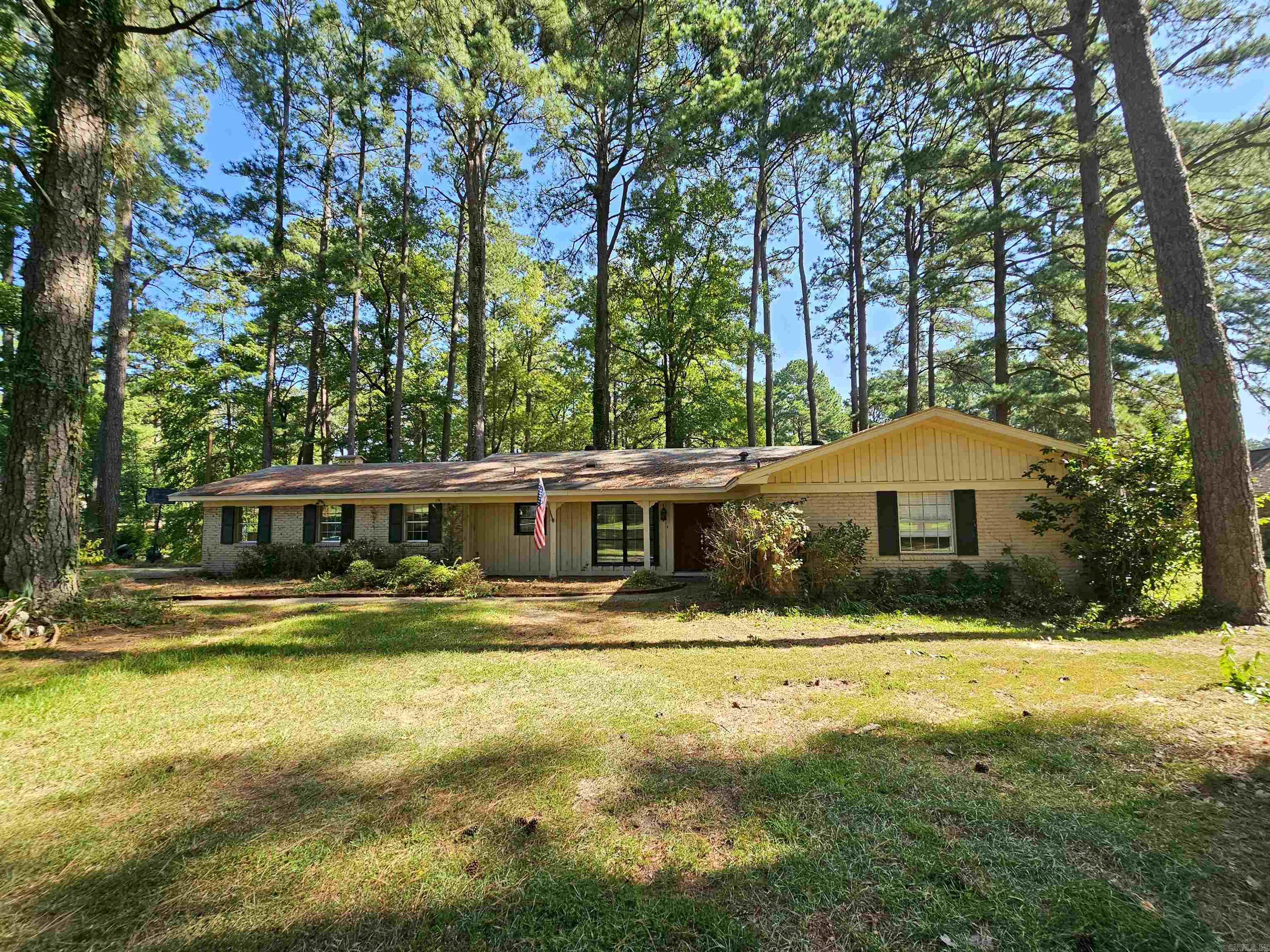 1608 S Lakewood