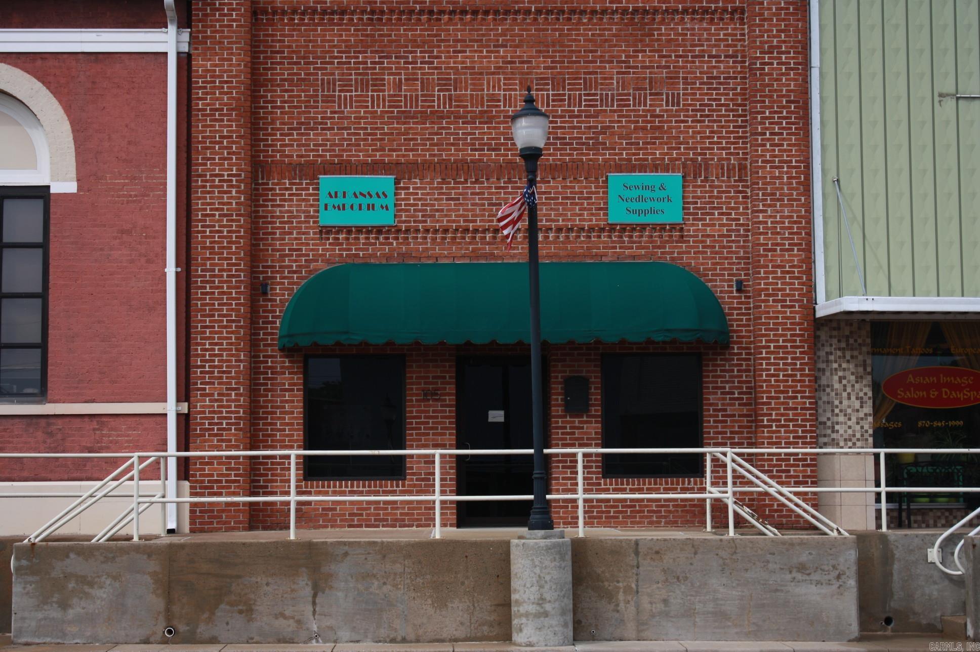 103 N Main  Nashville, AR