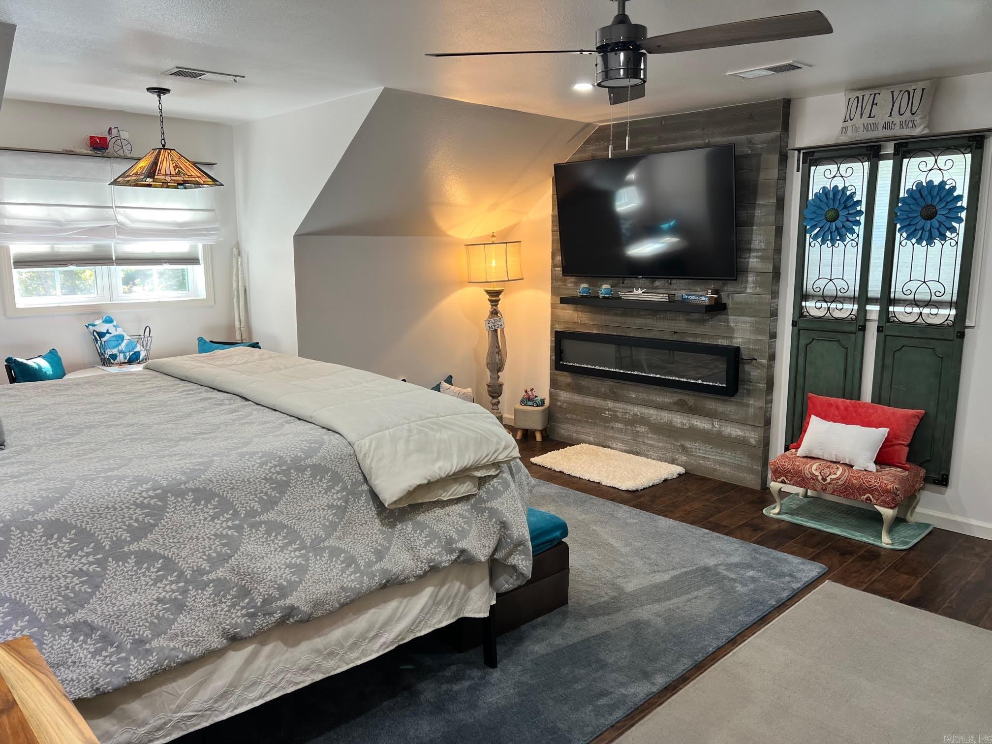 25  Laura's  Heber Springs, AR