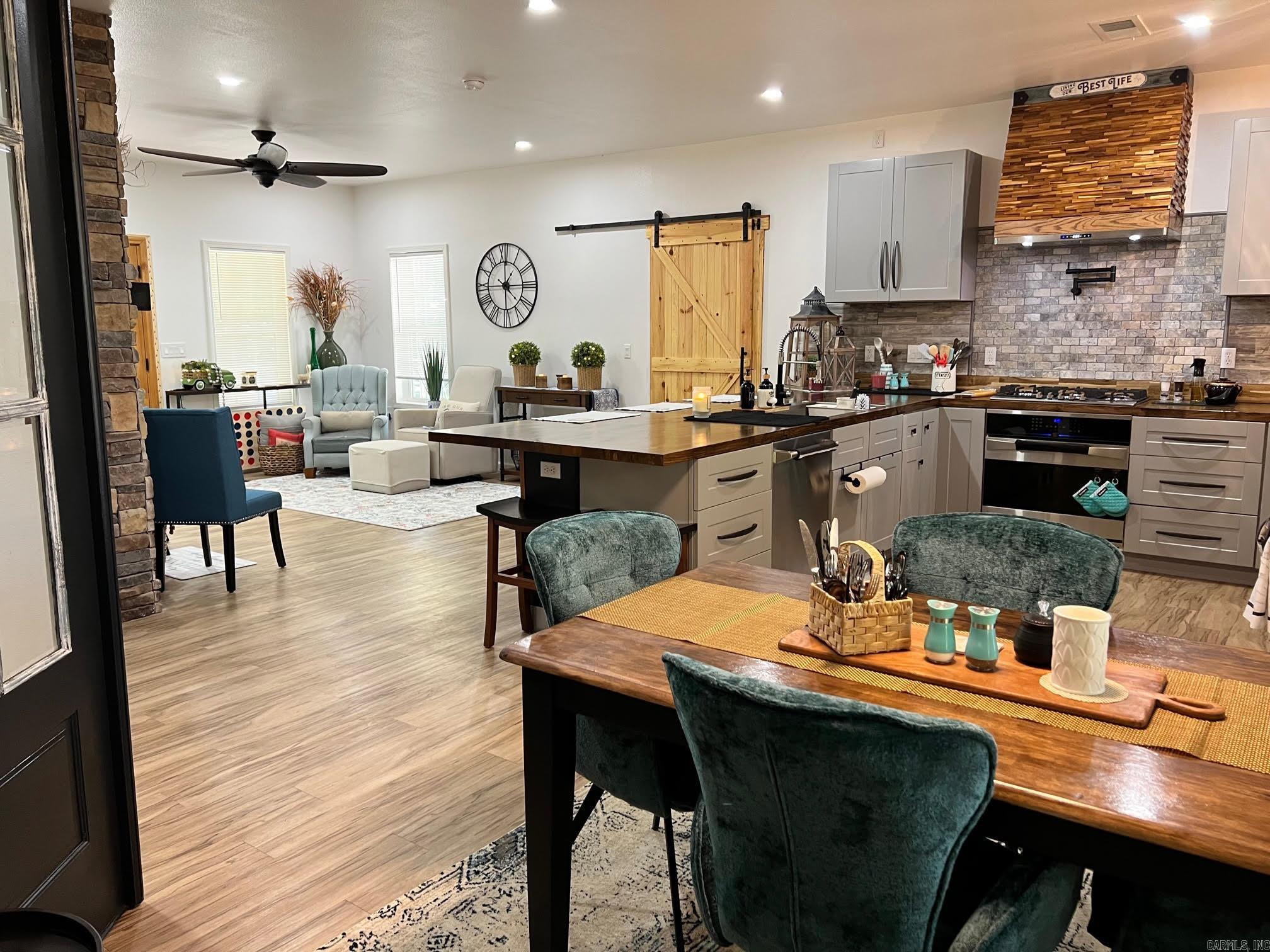 25  Laura's  Heber Springs, AR