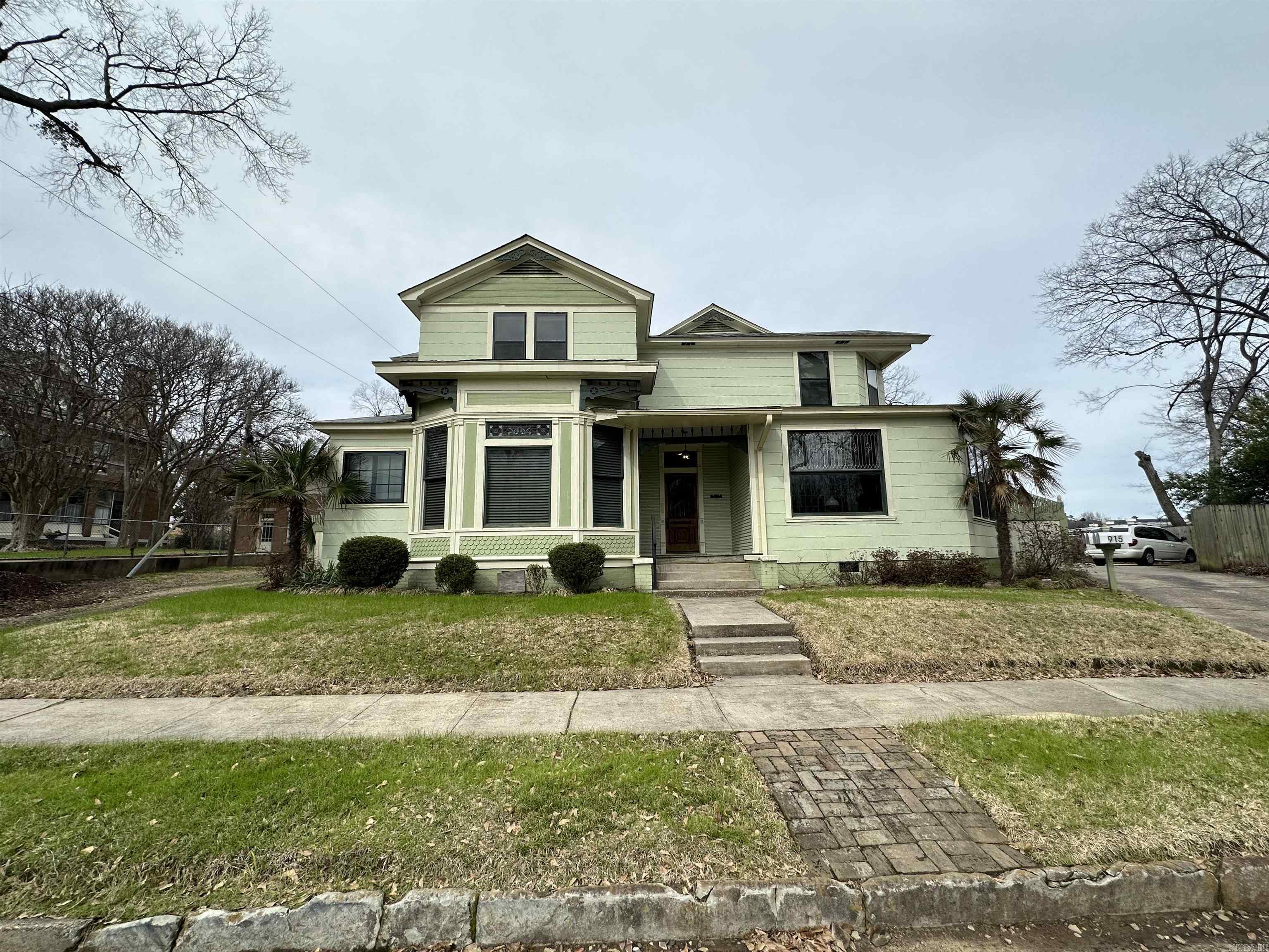 915 E 5th  Texarkana, AR