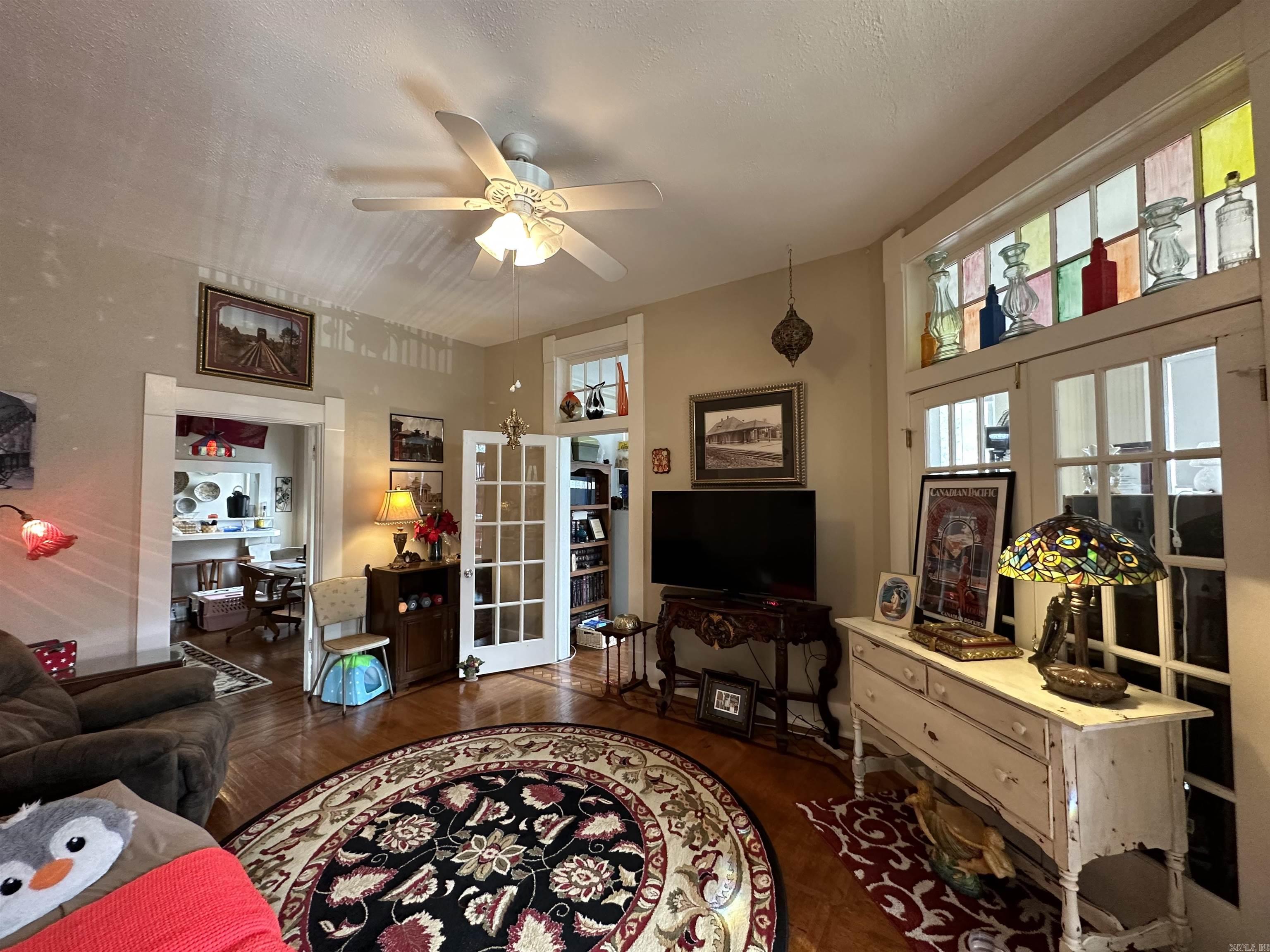 915 E 5th  Texarkana, AR