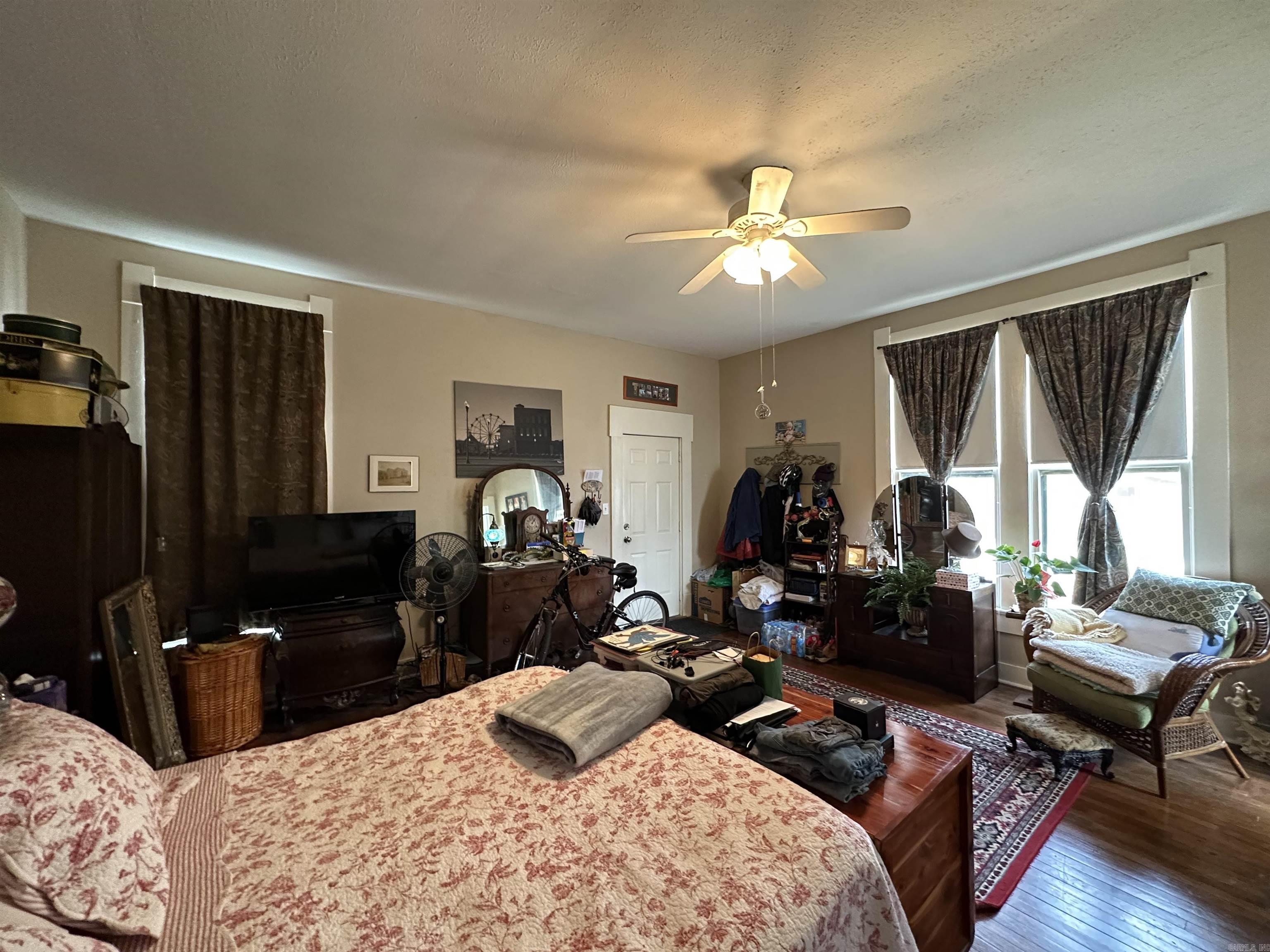 915 E 5th  Texarkana, AR