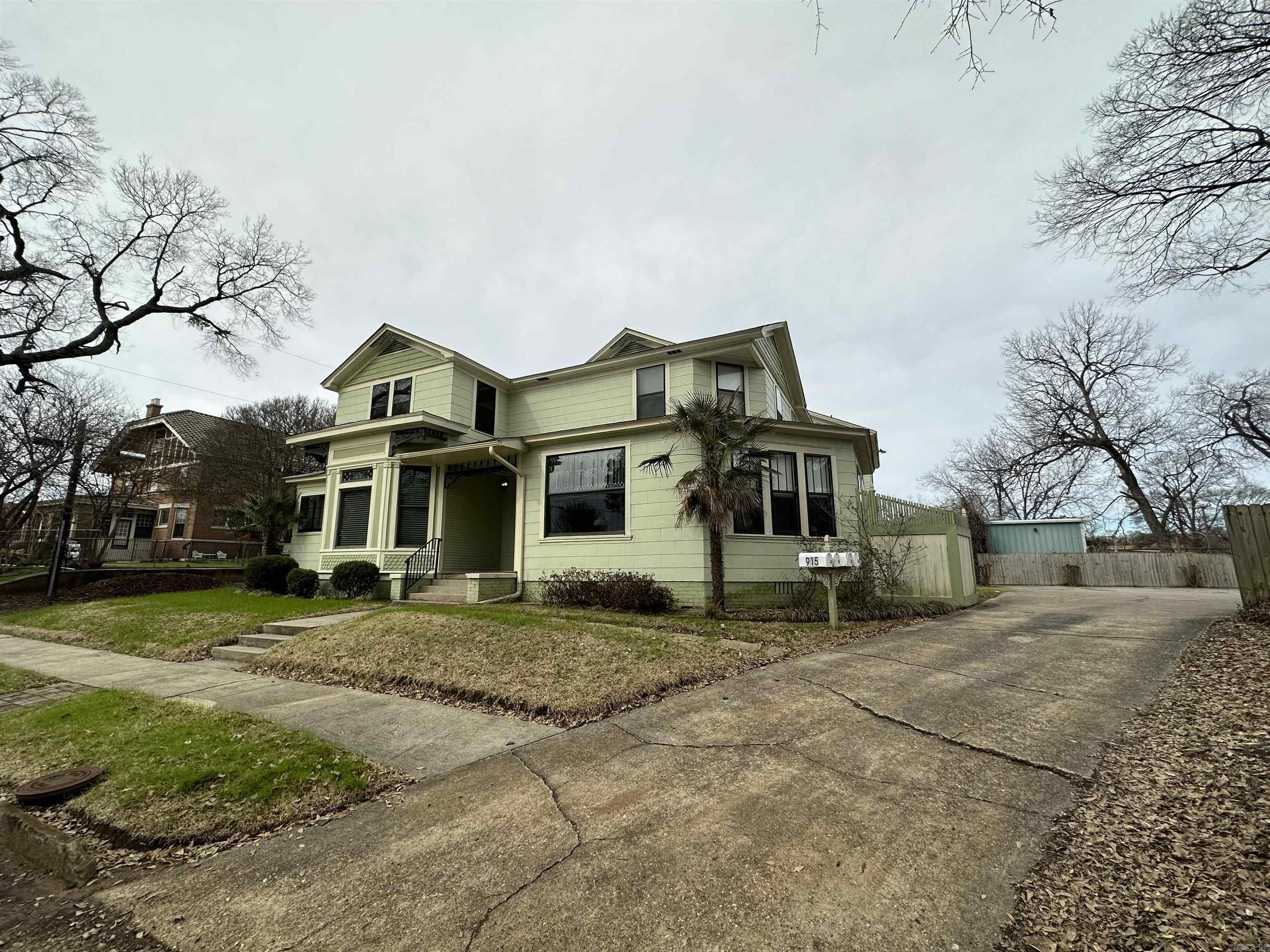 915 E 5th  Texarkana, AR