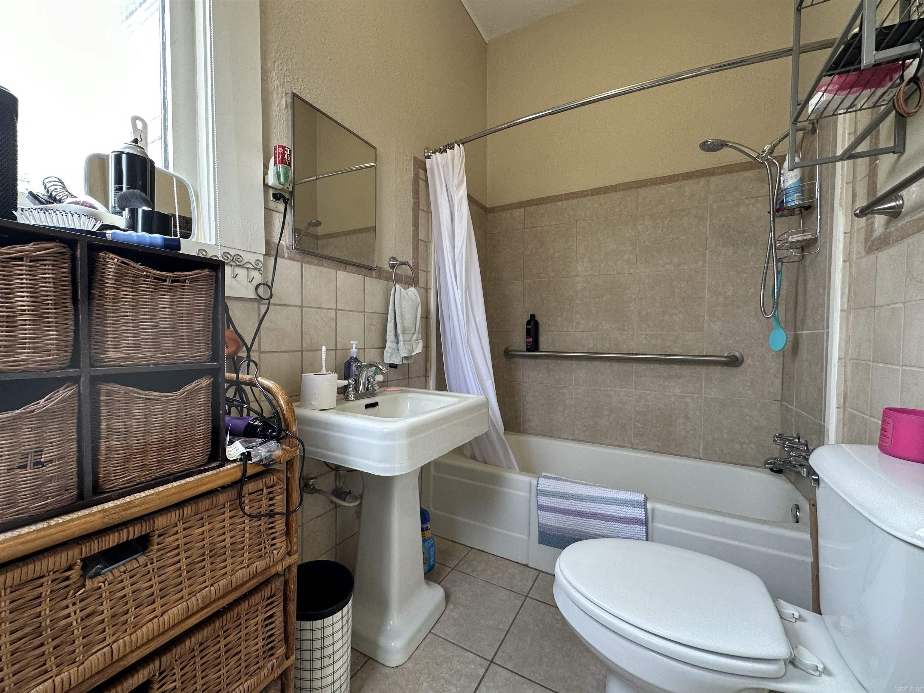915 E 5th  Texarkana, AR