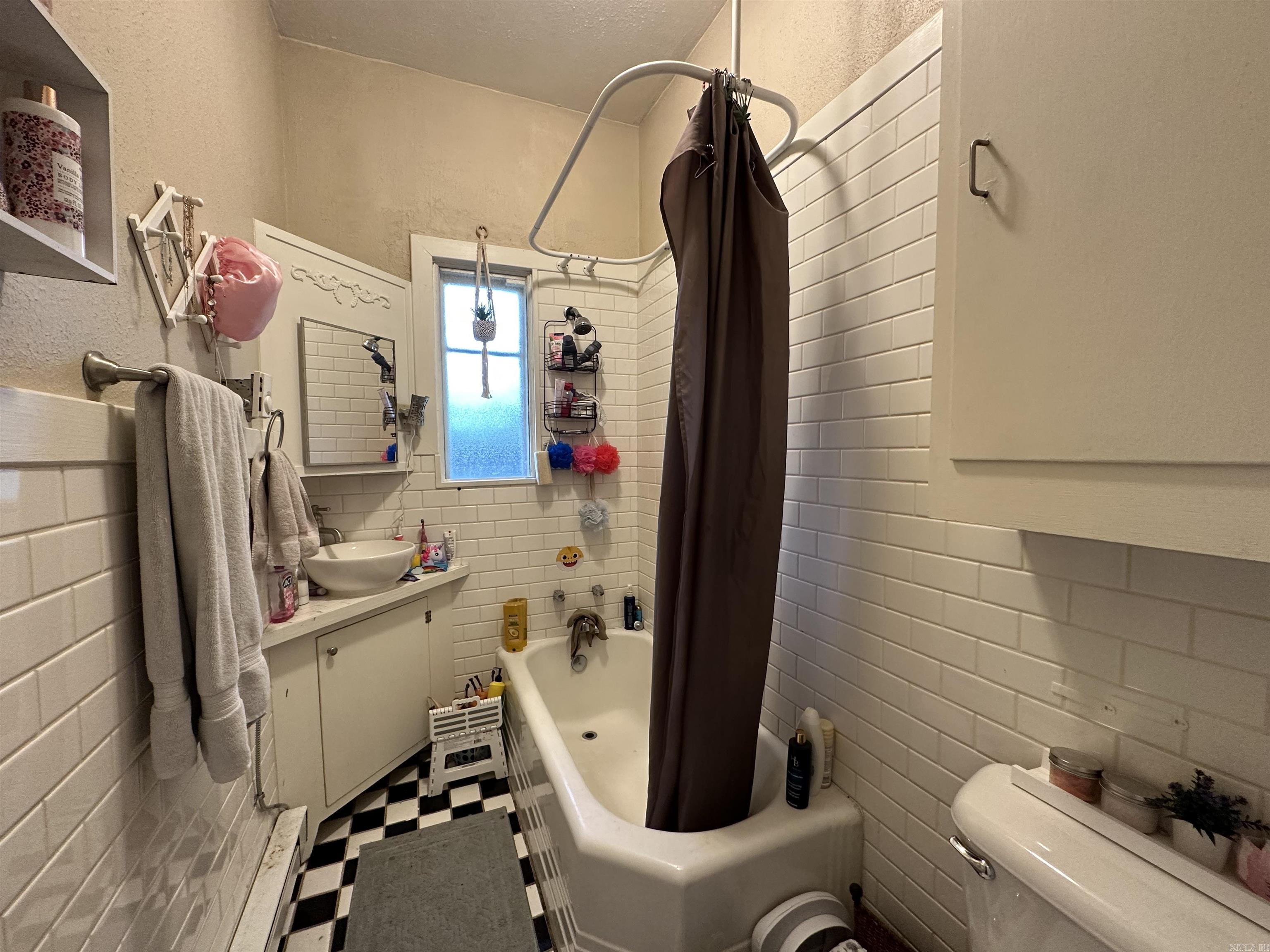 915 E 5th  Texarkana, AR