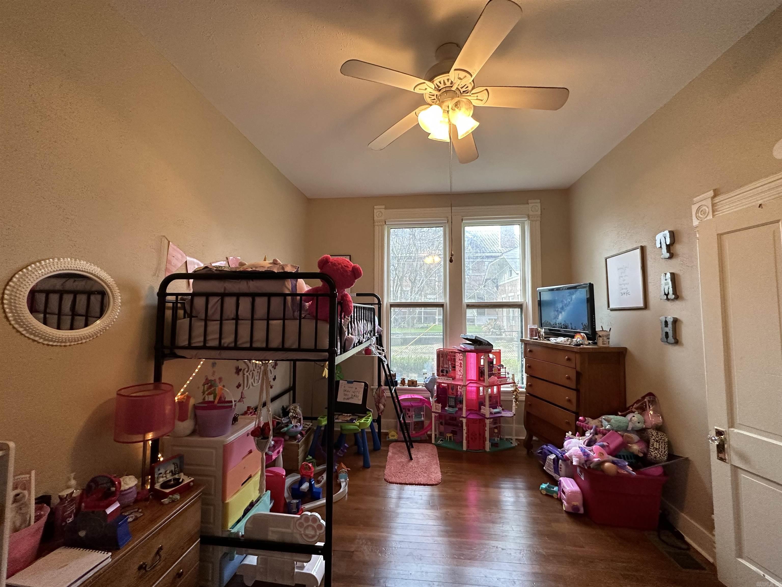 915 E 5th  Texarkana, AR