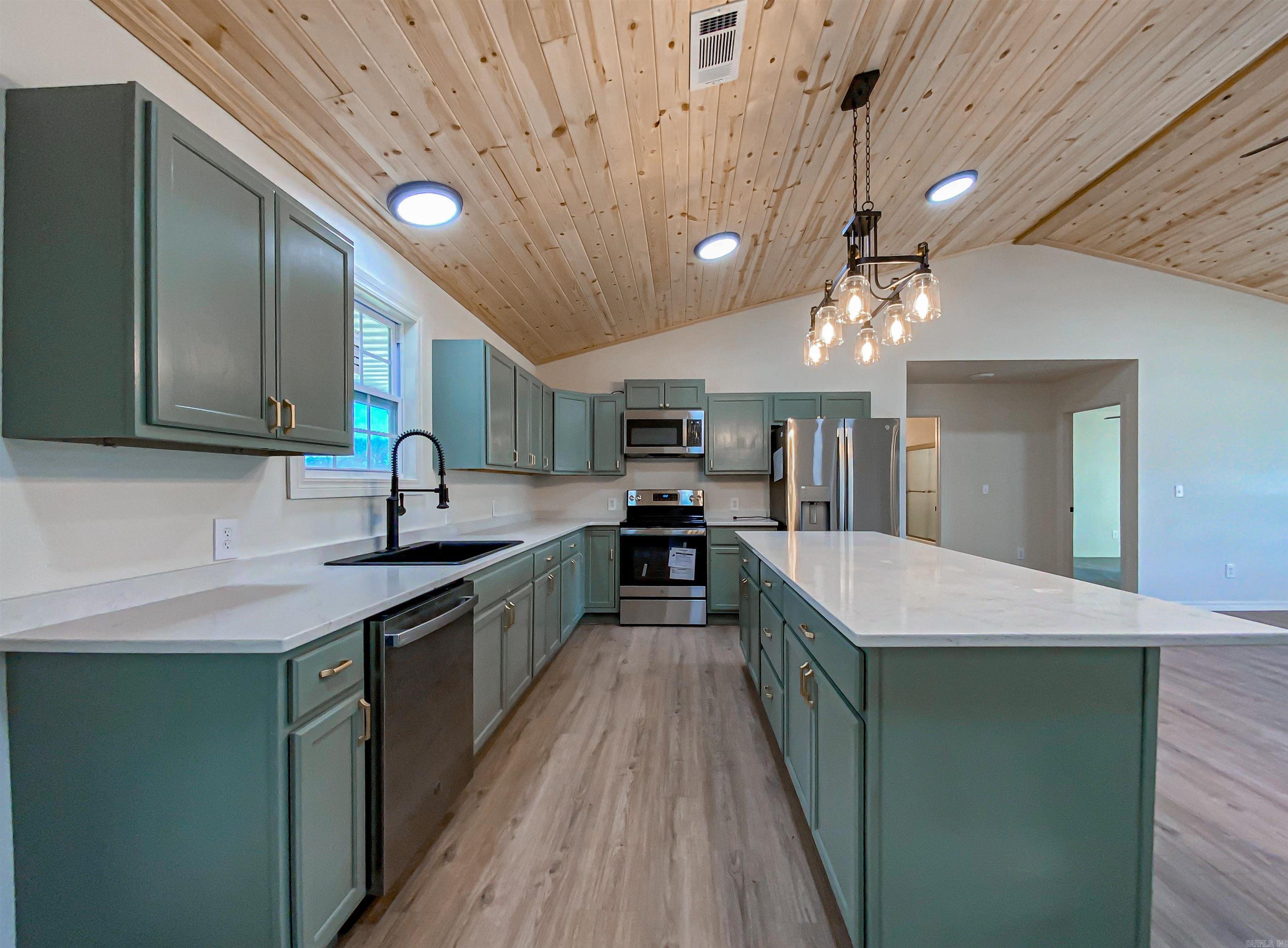 304  Crockett  Norfork, AR