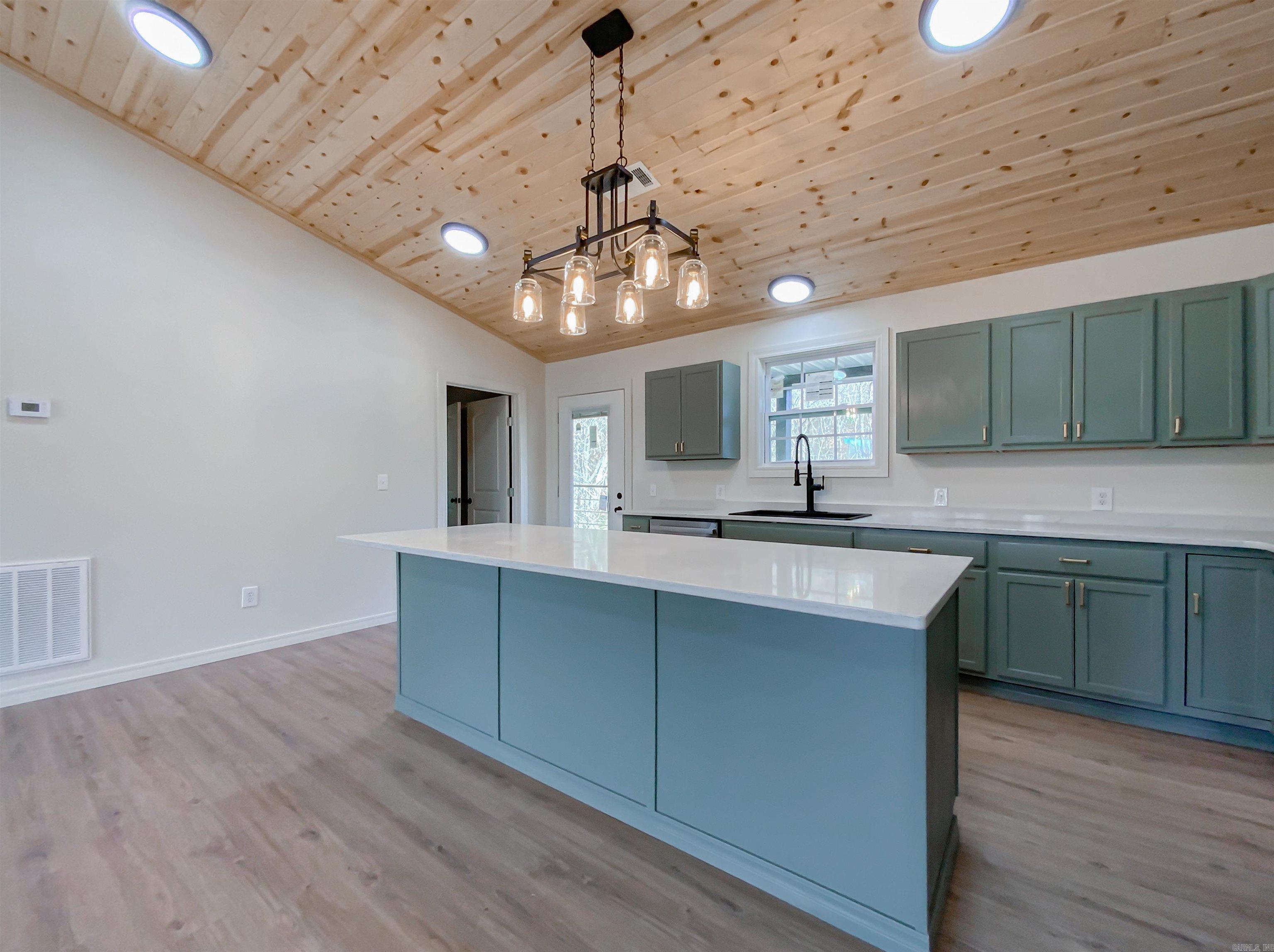 304  Crockett  Norfork, AR