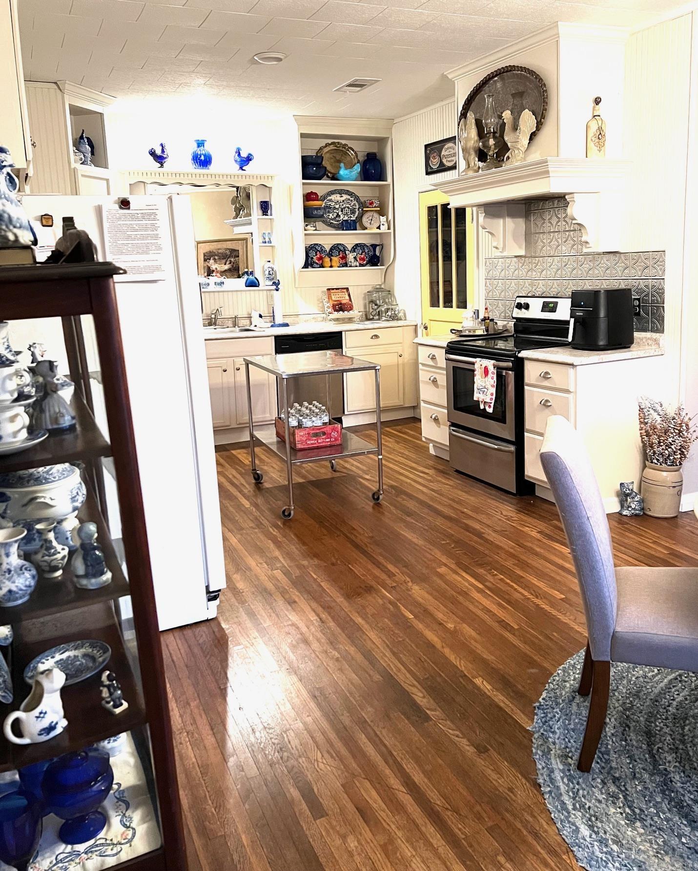 6806  Sheridan  Pine Bluff, AR