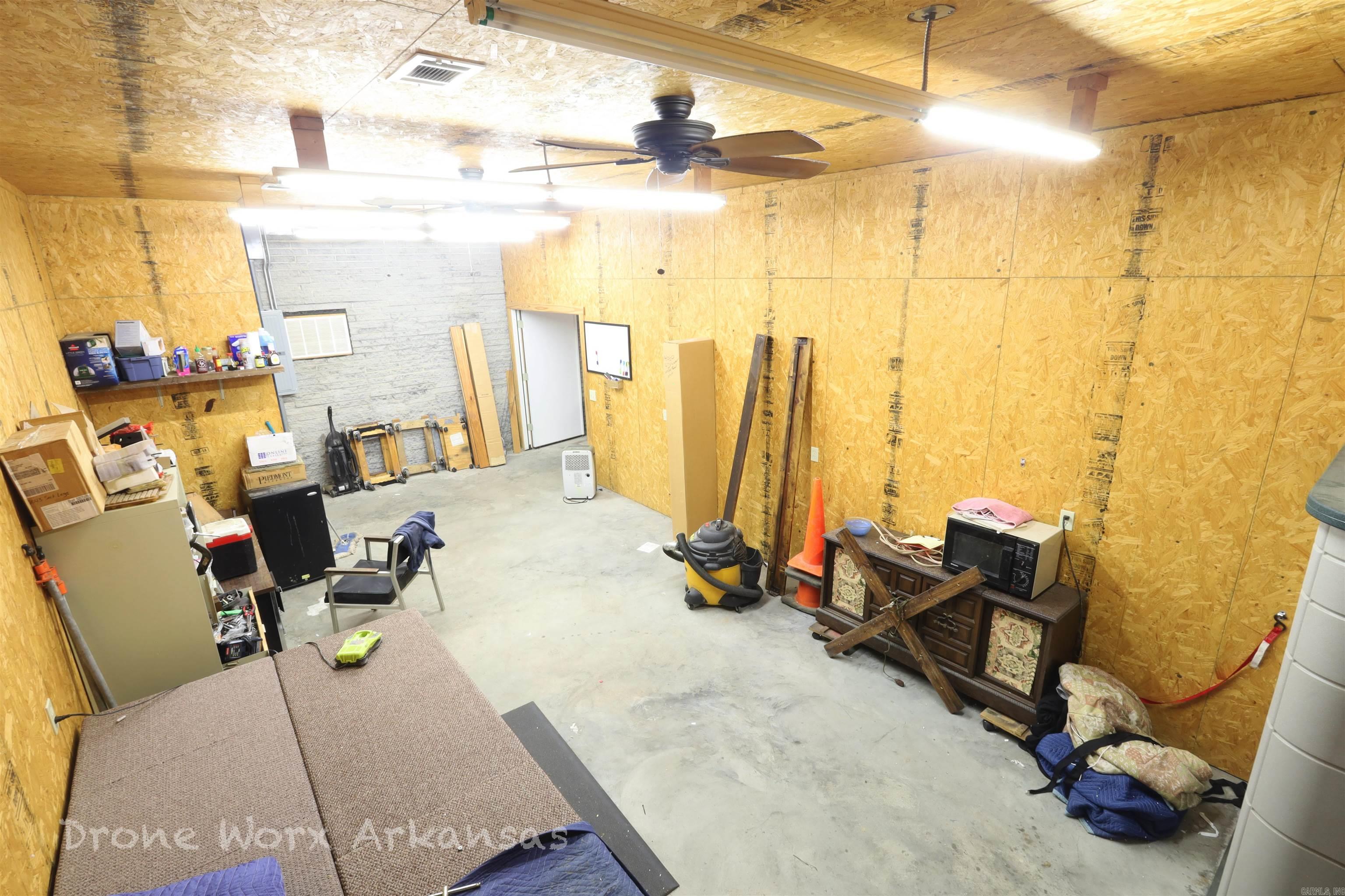 100  Lynn  Marshall, AR