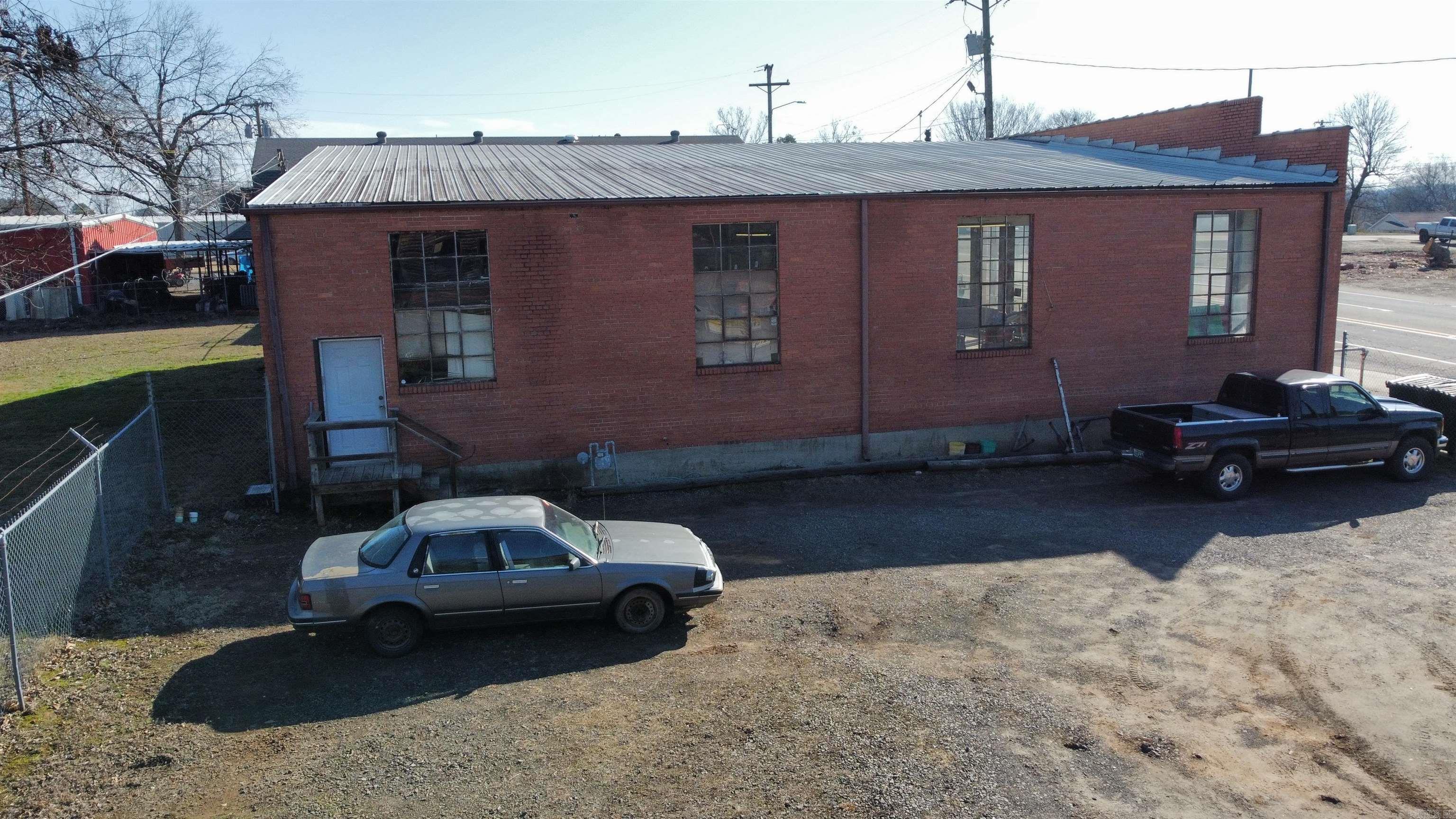 1406 W Main  Clarksville, AR
