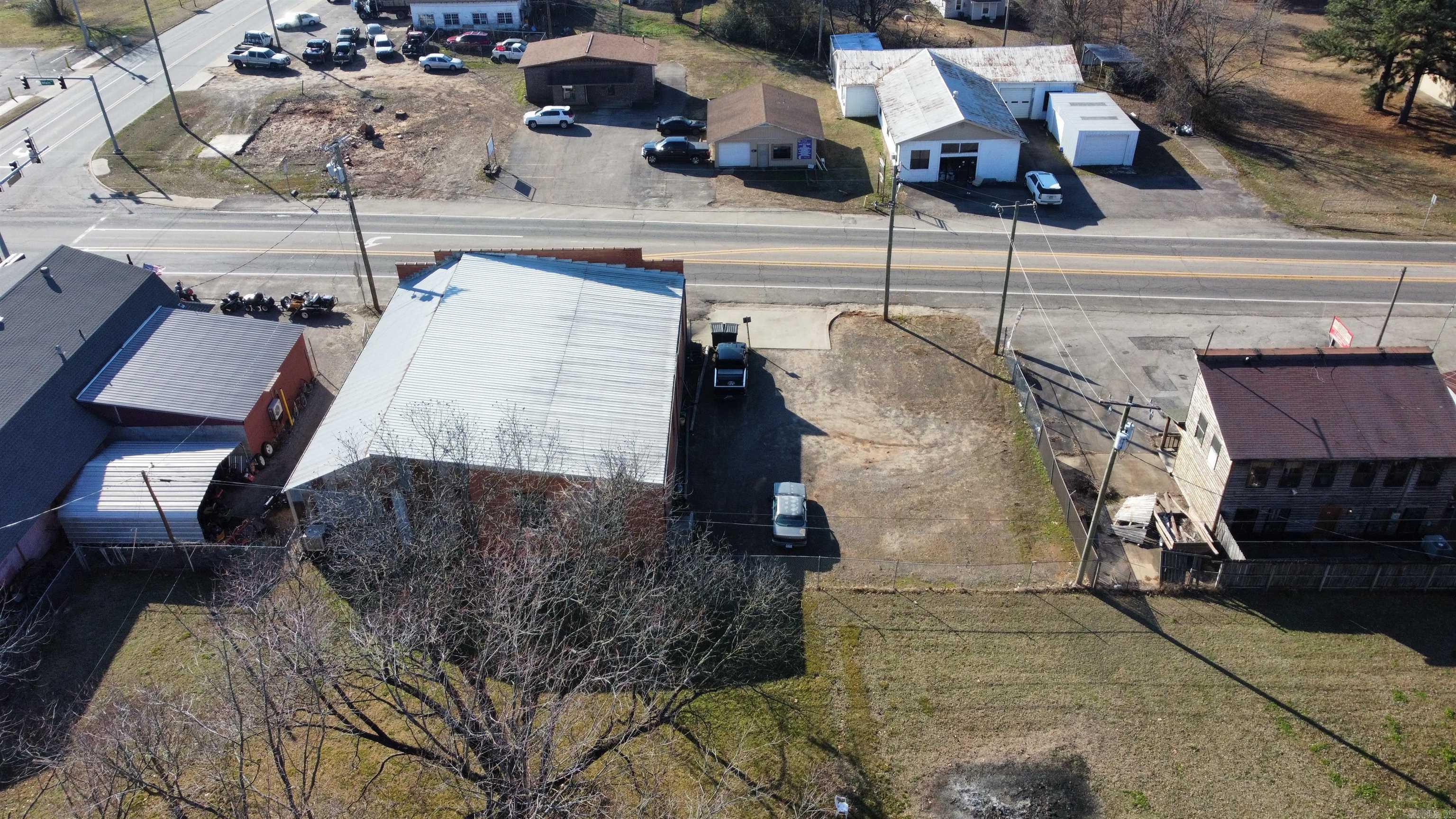 1406 W Main  Clarksville, AR