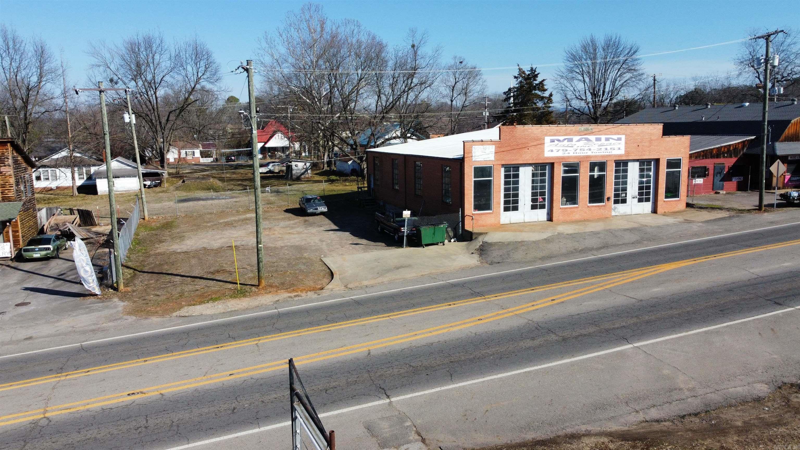1406 W Main  Clarksville, AR