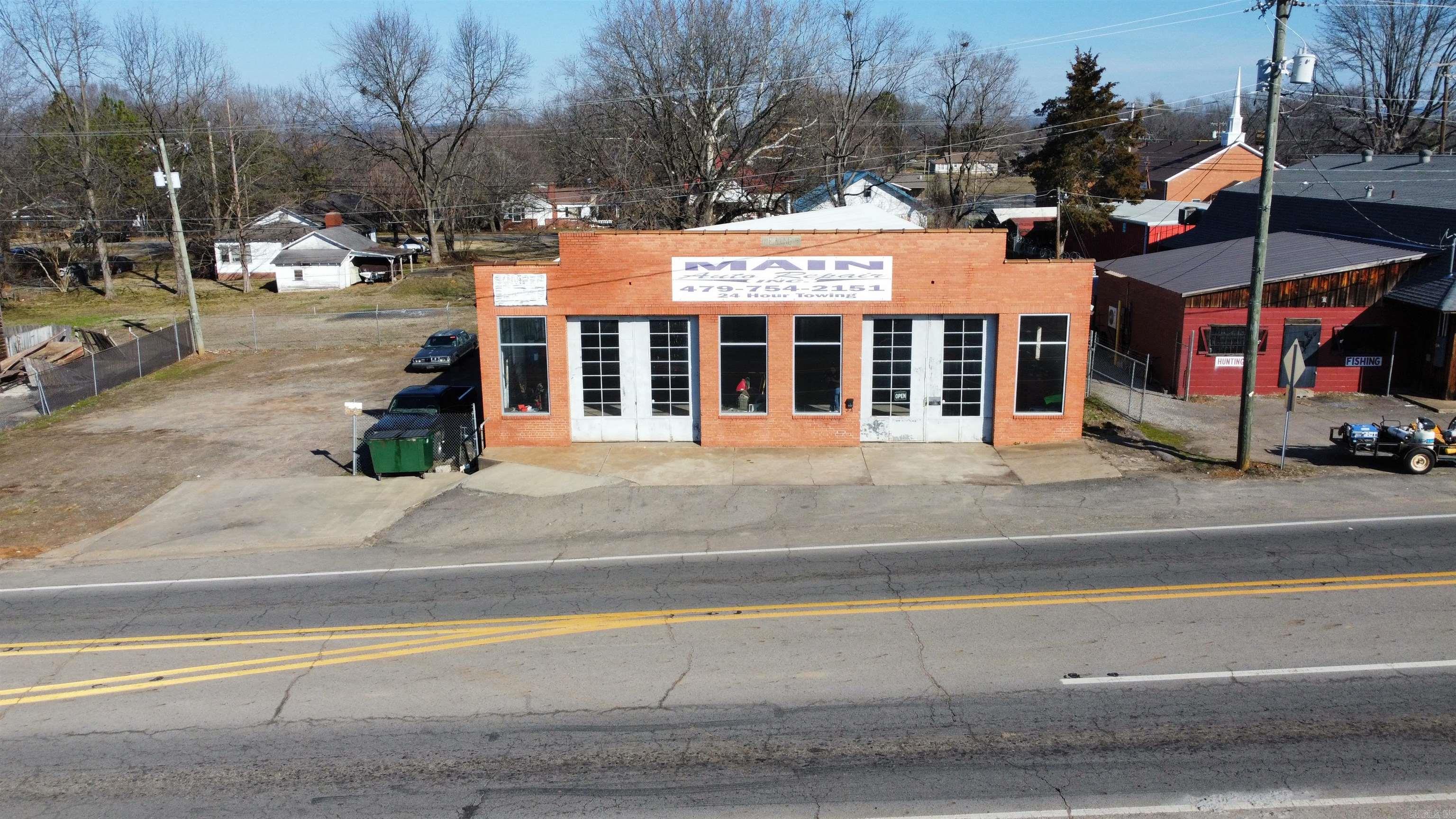 1406 W Main  Clarksville, AR