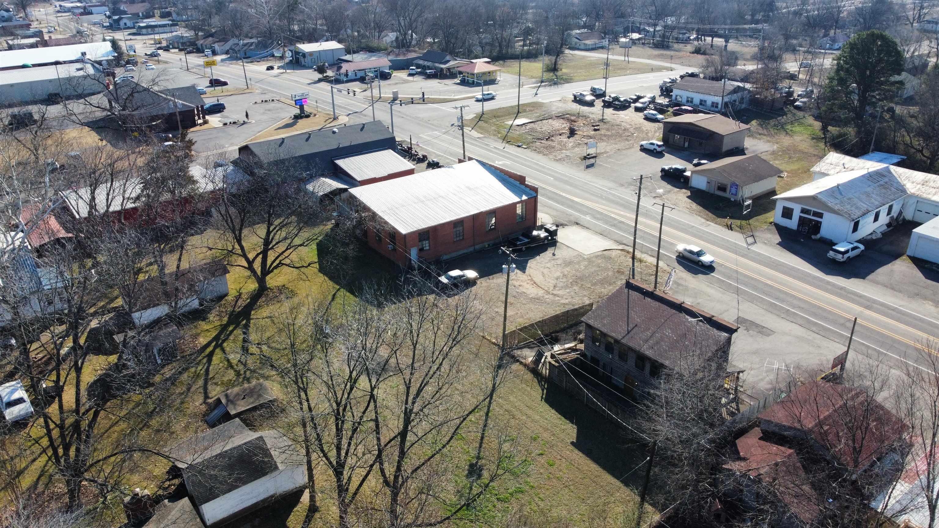 1406 W Main  Clarksville, AR