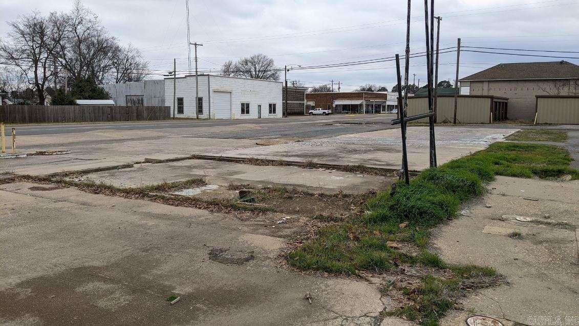 221 E Fordyce St  England, AR