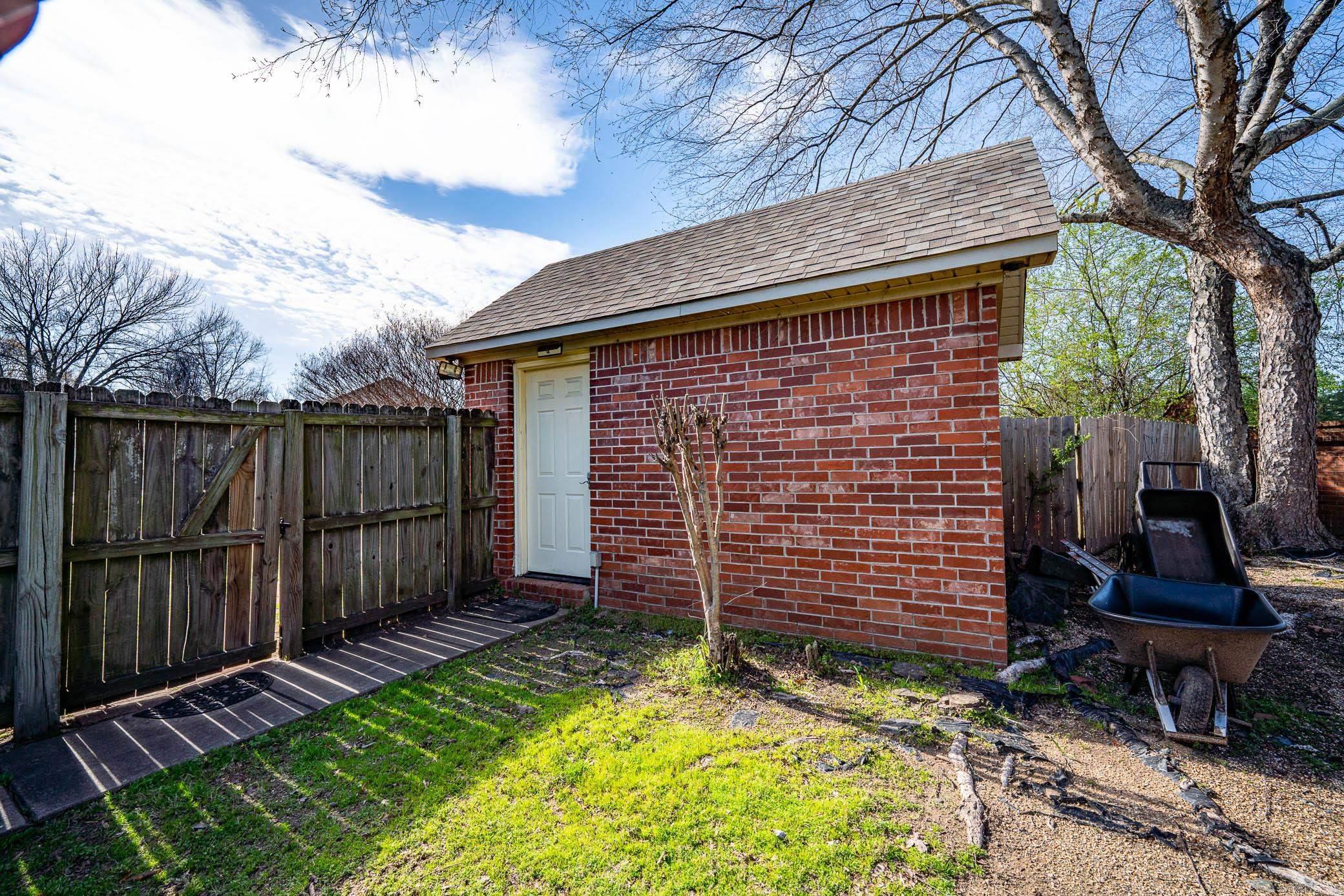 1960  Royal Dr  Conway, AR