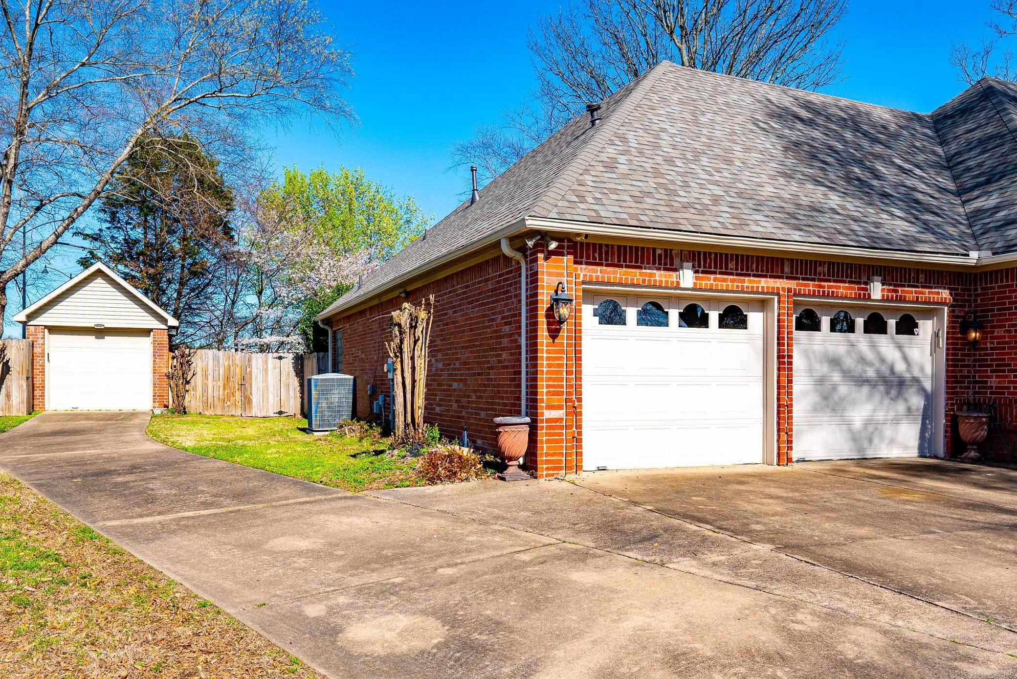 1960  Royal Dr  Conway, AR
