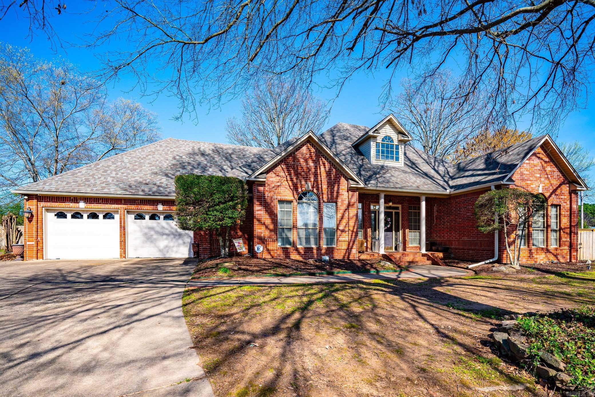 1960  Royal Dr  Conway, AR