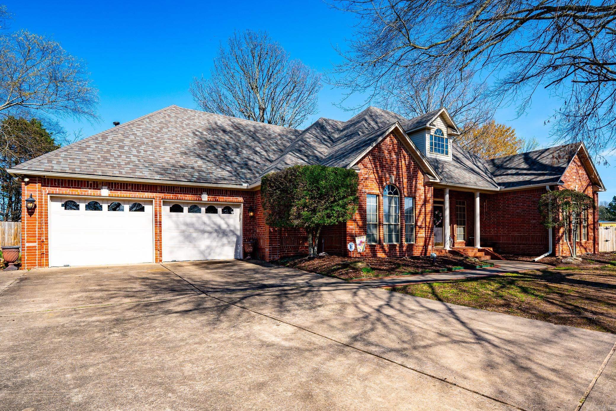 1960  Royal Dr  Conway, AR