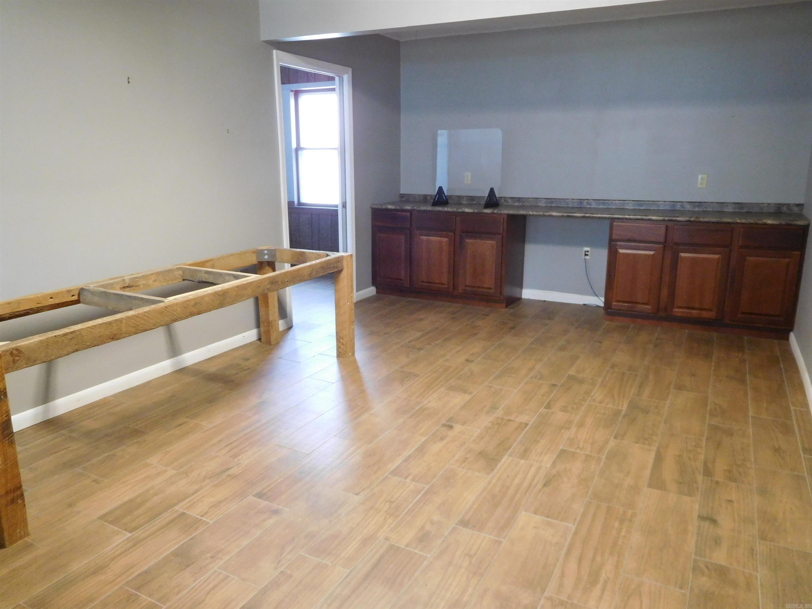 107 W 4th  Rector, AR