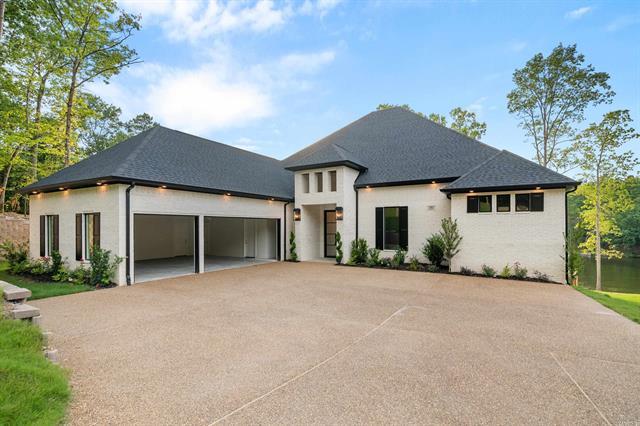 150  Cardinal  Hot Springs, AR