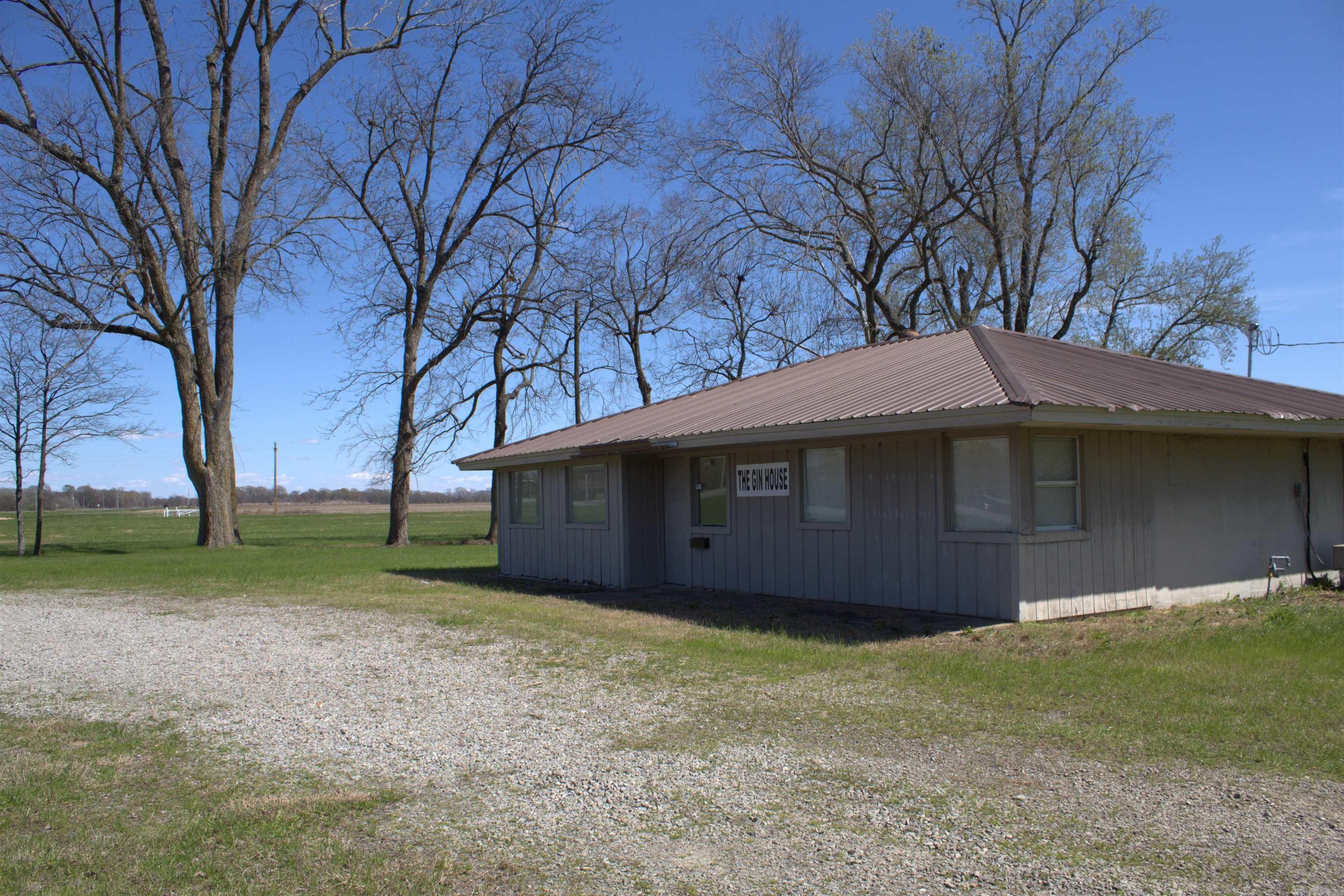1020 E Speedway  Dermott, AR