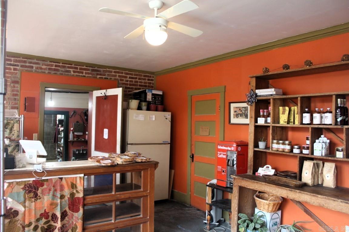 423  Main  Leslie, AR