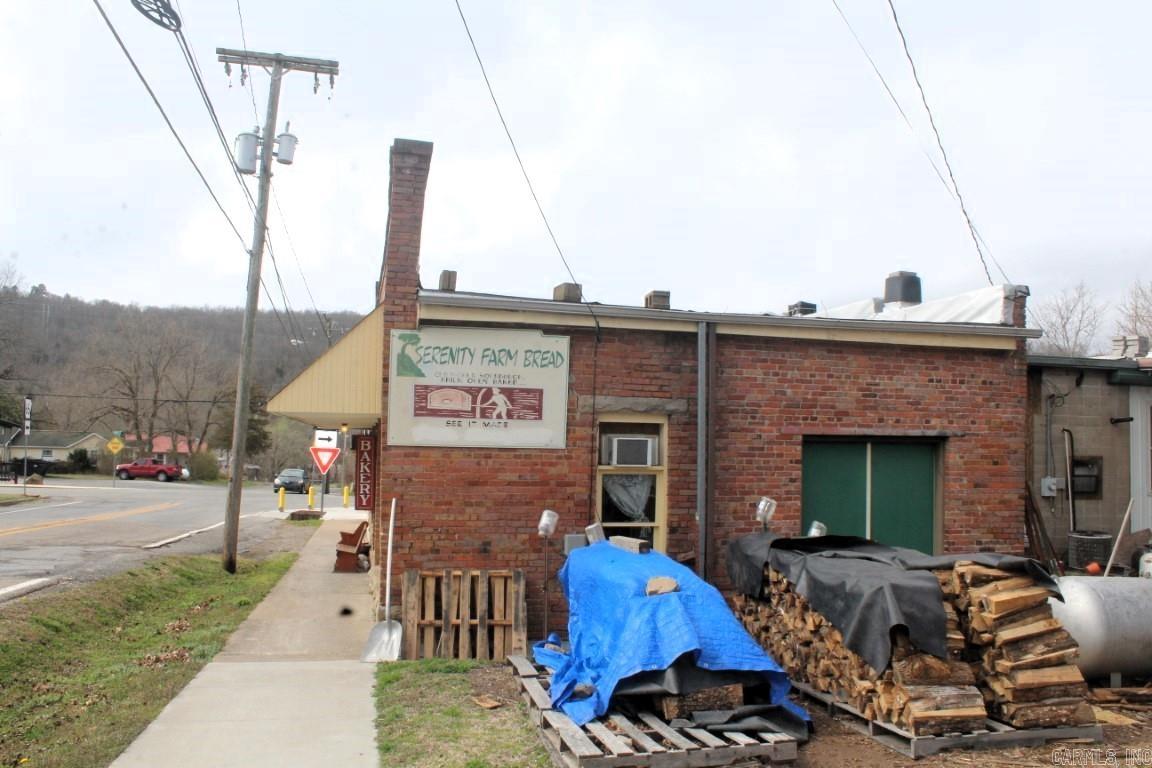 423  Main  Leslie, AR