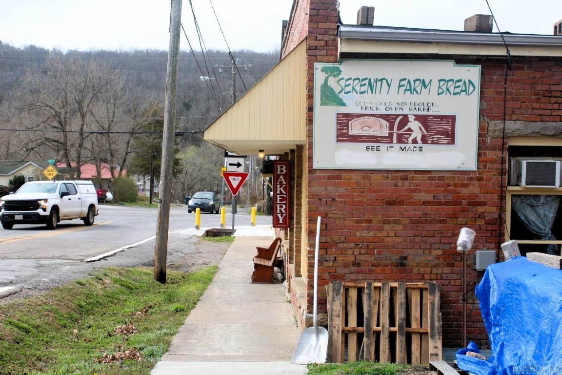 423  Main  Leslie, AR