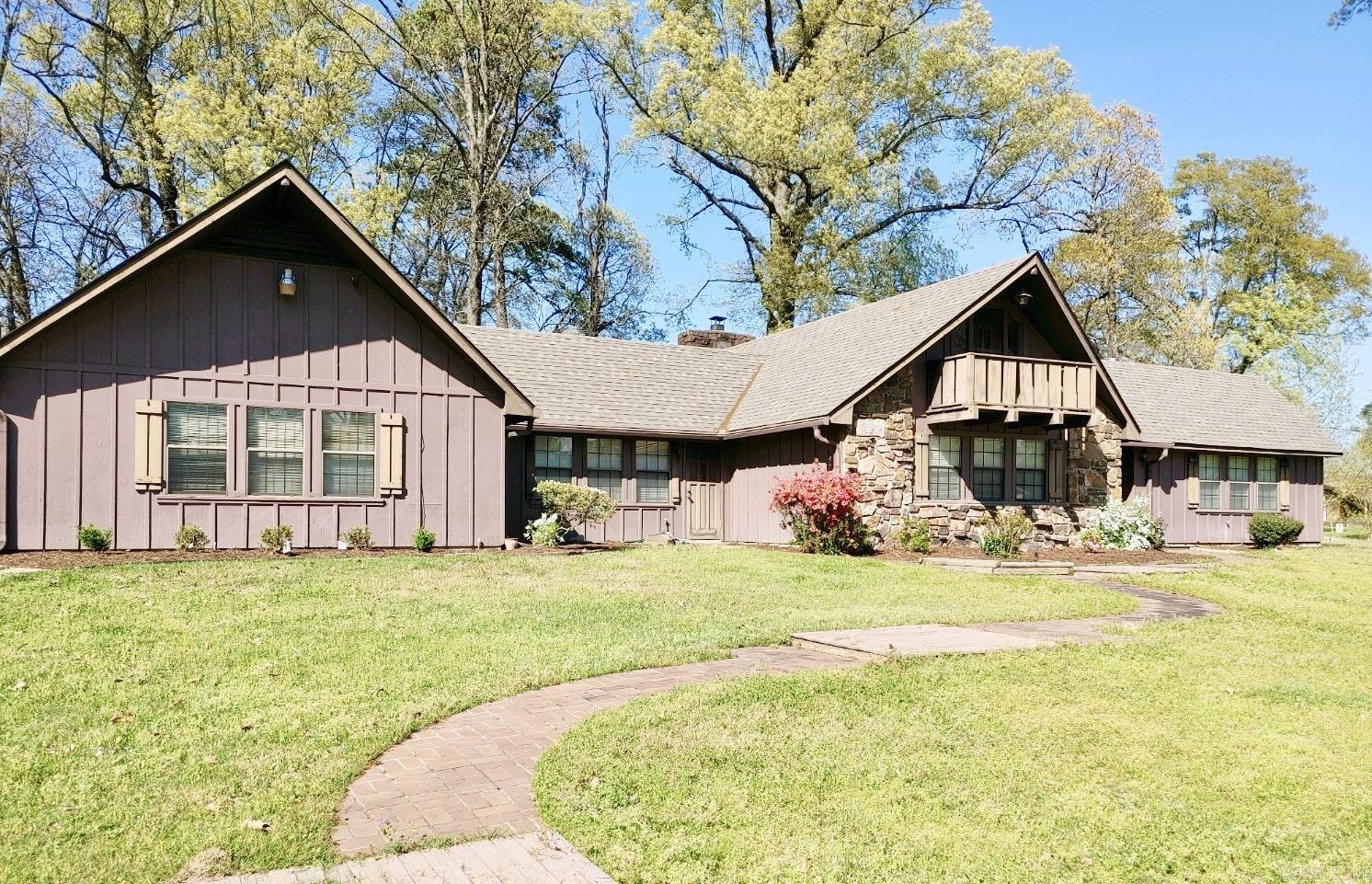 506 Country Drive, Hope, AR 71801