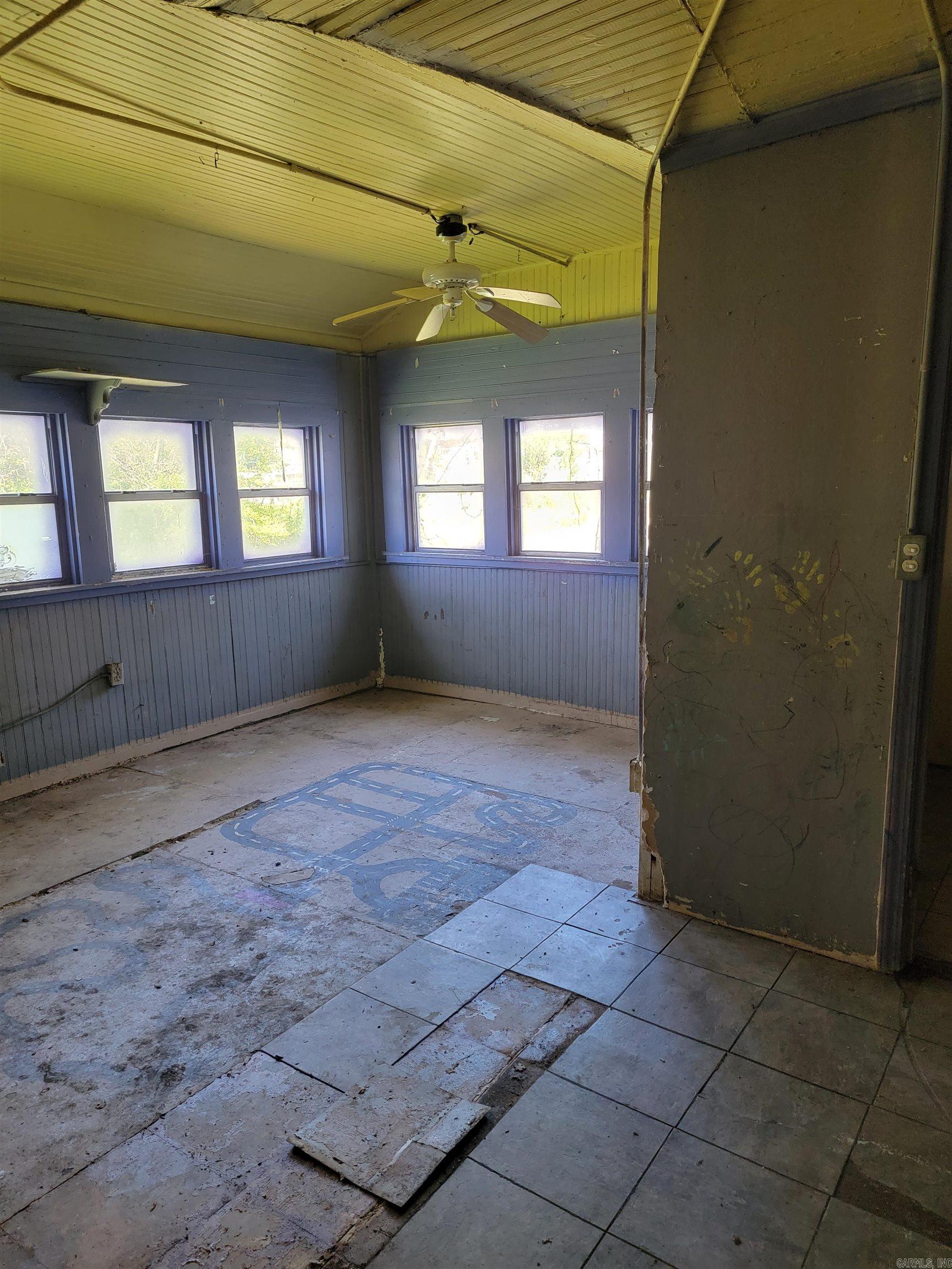 1501  Reeves Ave  Mena, AR
