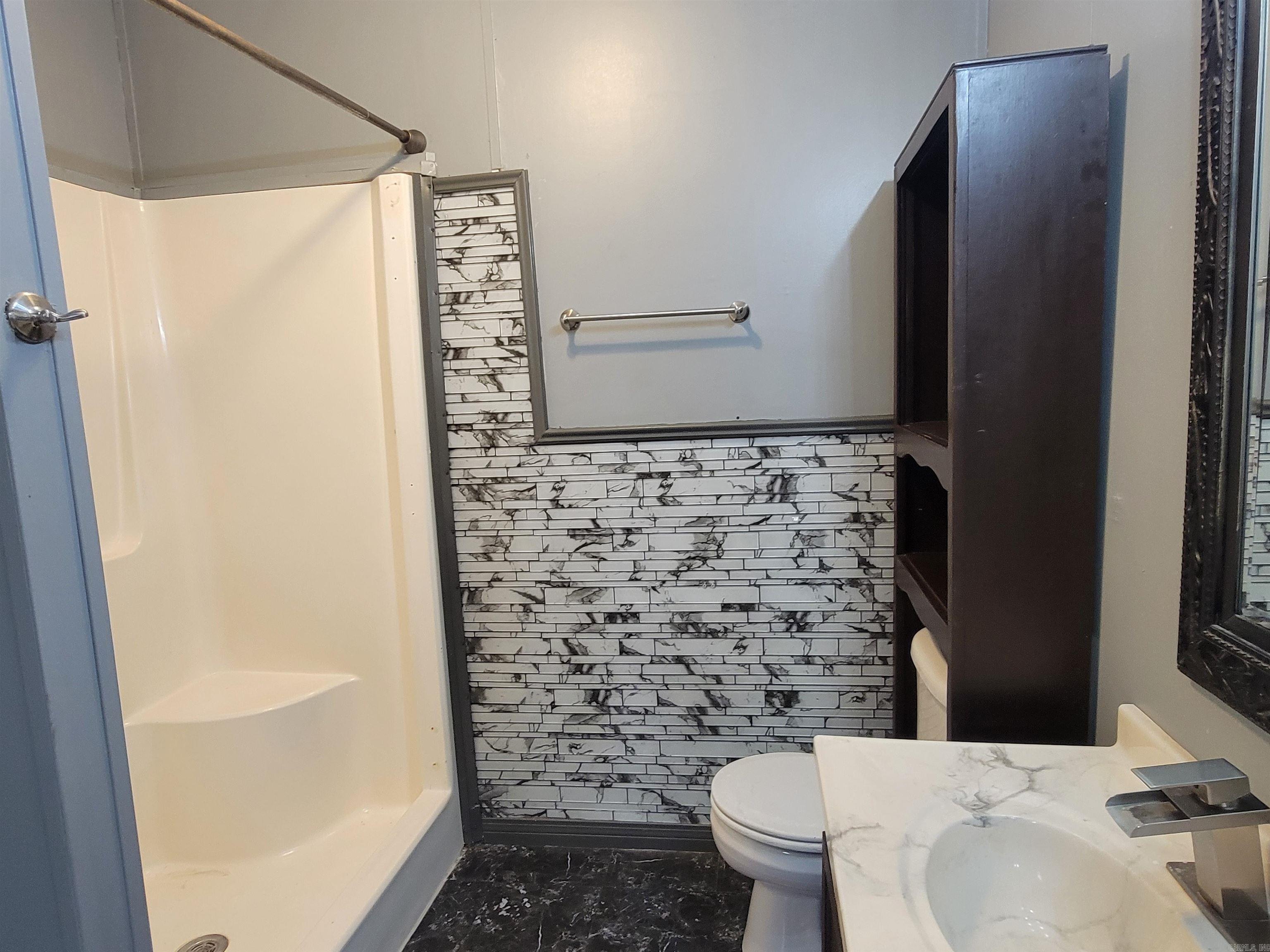 7606  Hyla  Pine Bluff, AR